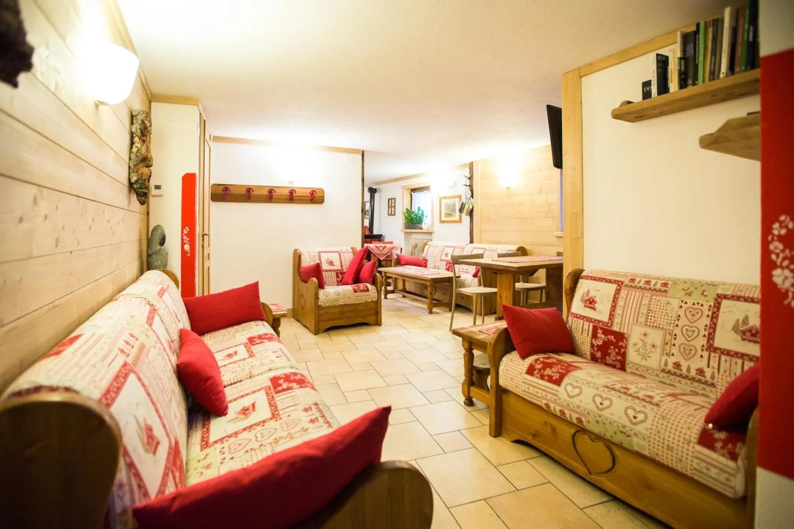 Communal lounge/ TV room in Hotel Restaurant La Barme