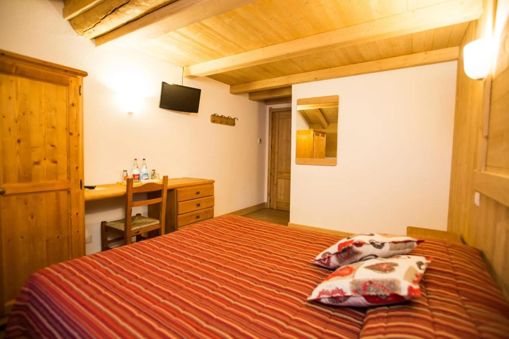 Photo of the whole room, Bed in Hotel Restaurant La Barme