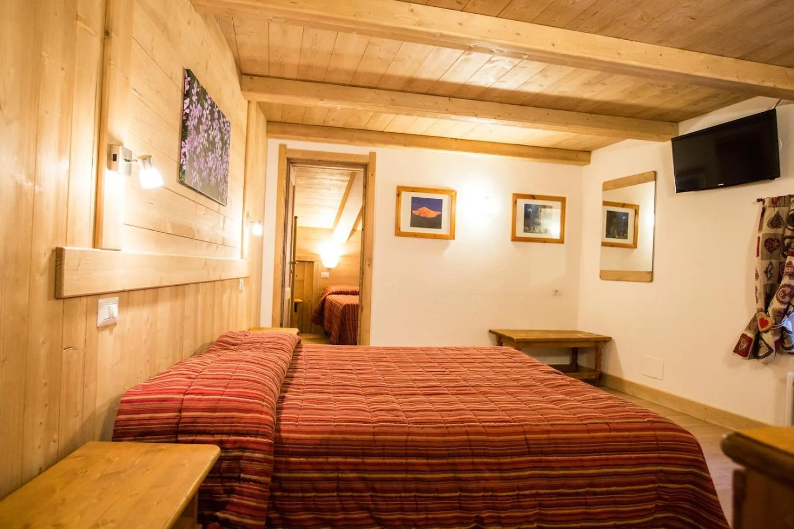 Bedroom, Bed in Hotel Restaurant La Barme