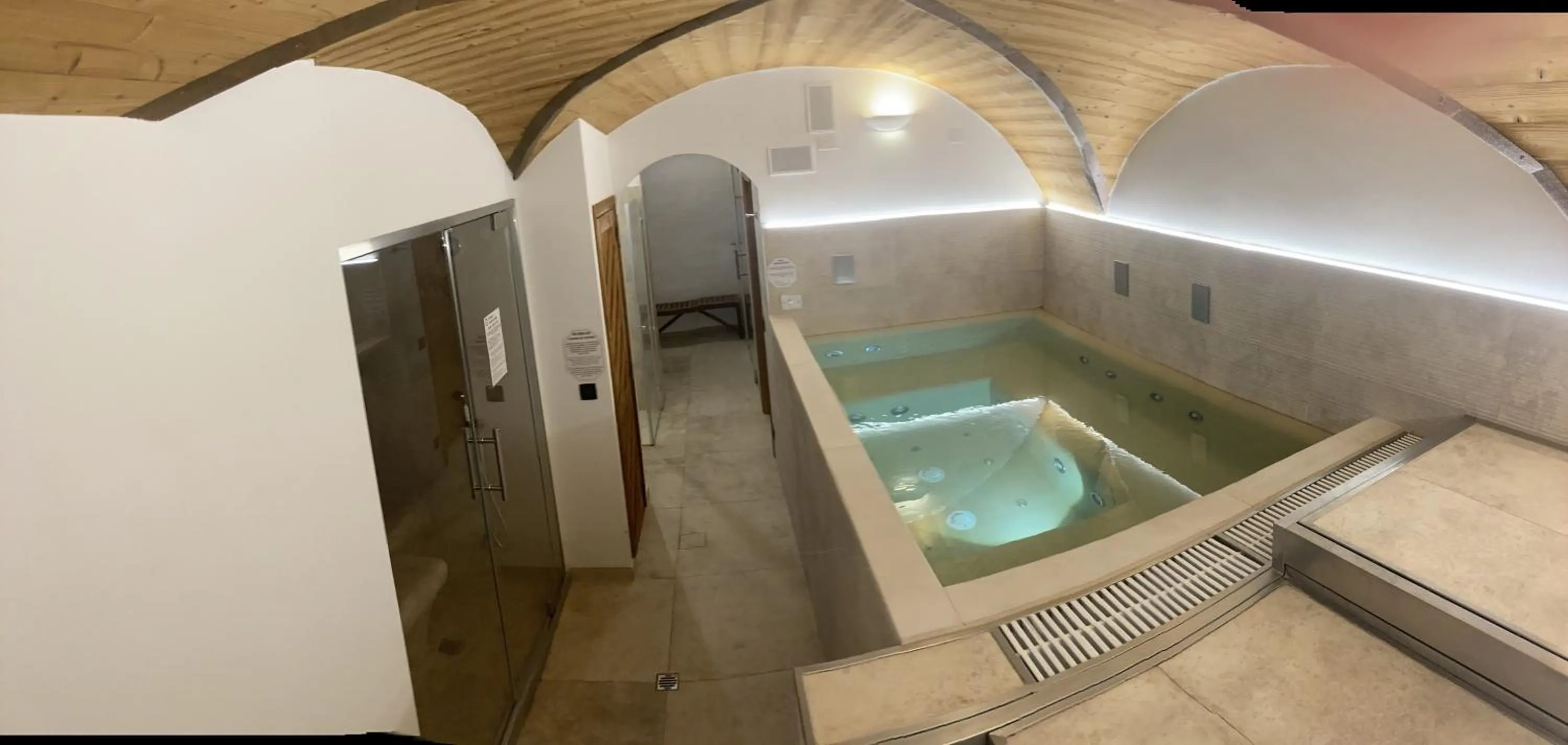 Spa and wellness centre/facilities in Résidence Château Royal