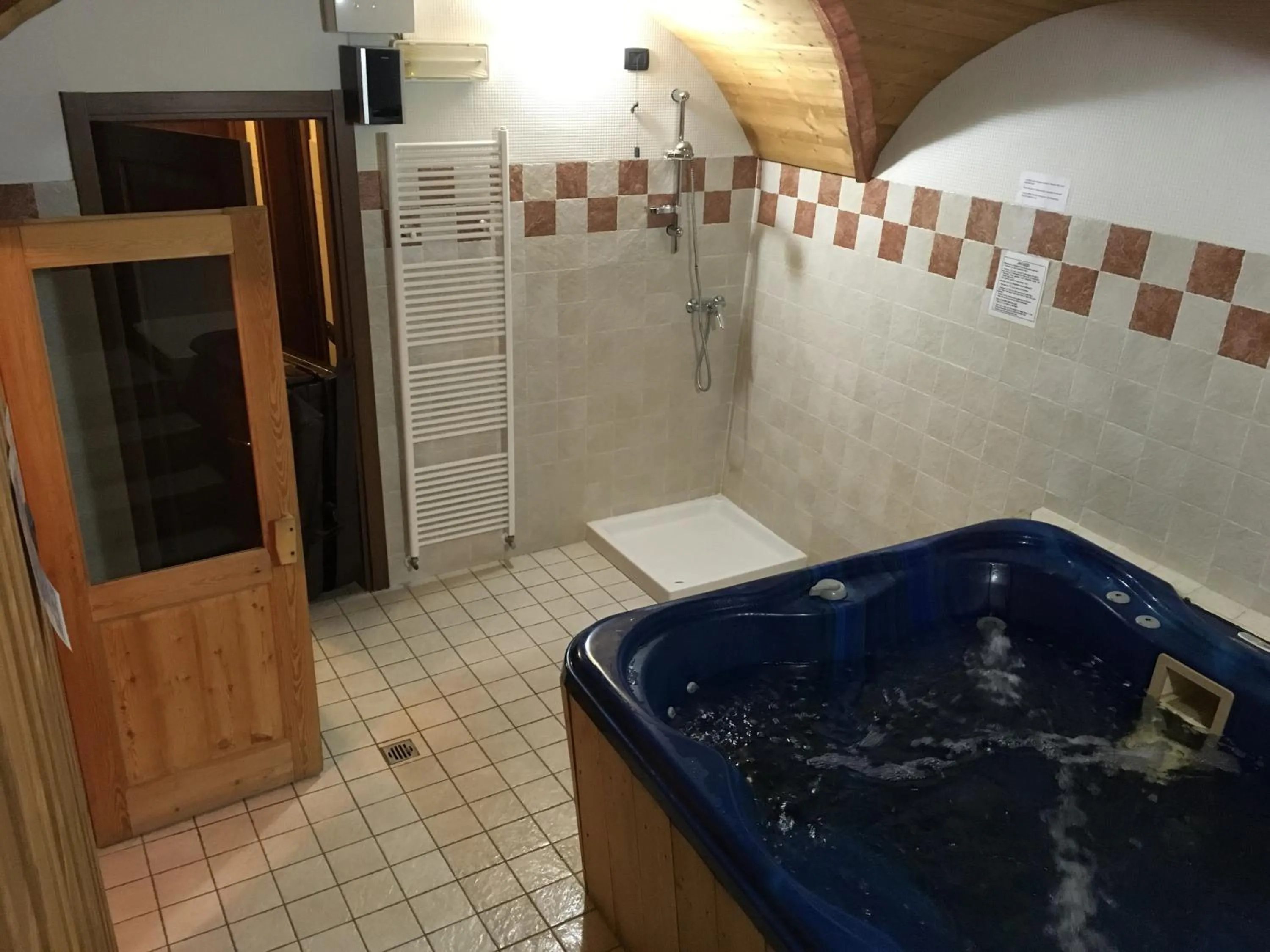 Hot Tub in Résidence Château Royal