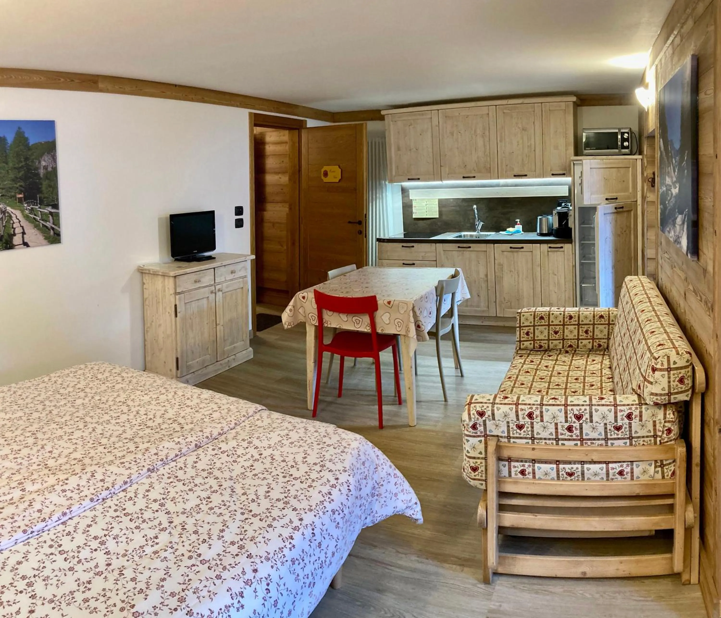 Kitchen or kitchenette, Bed in Résidence Château Royal