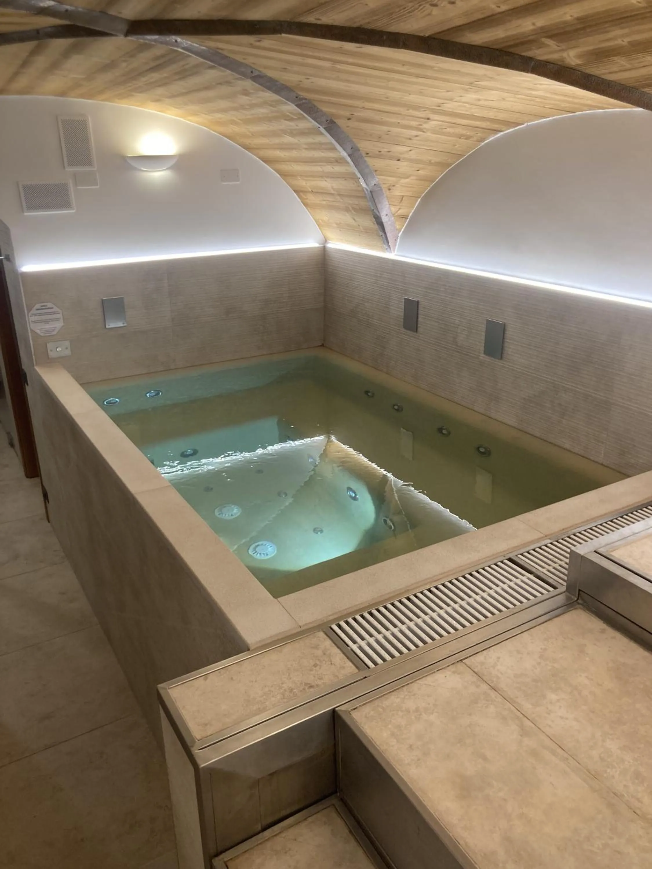 Hot Tub in Résidence Château Royal