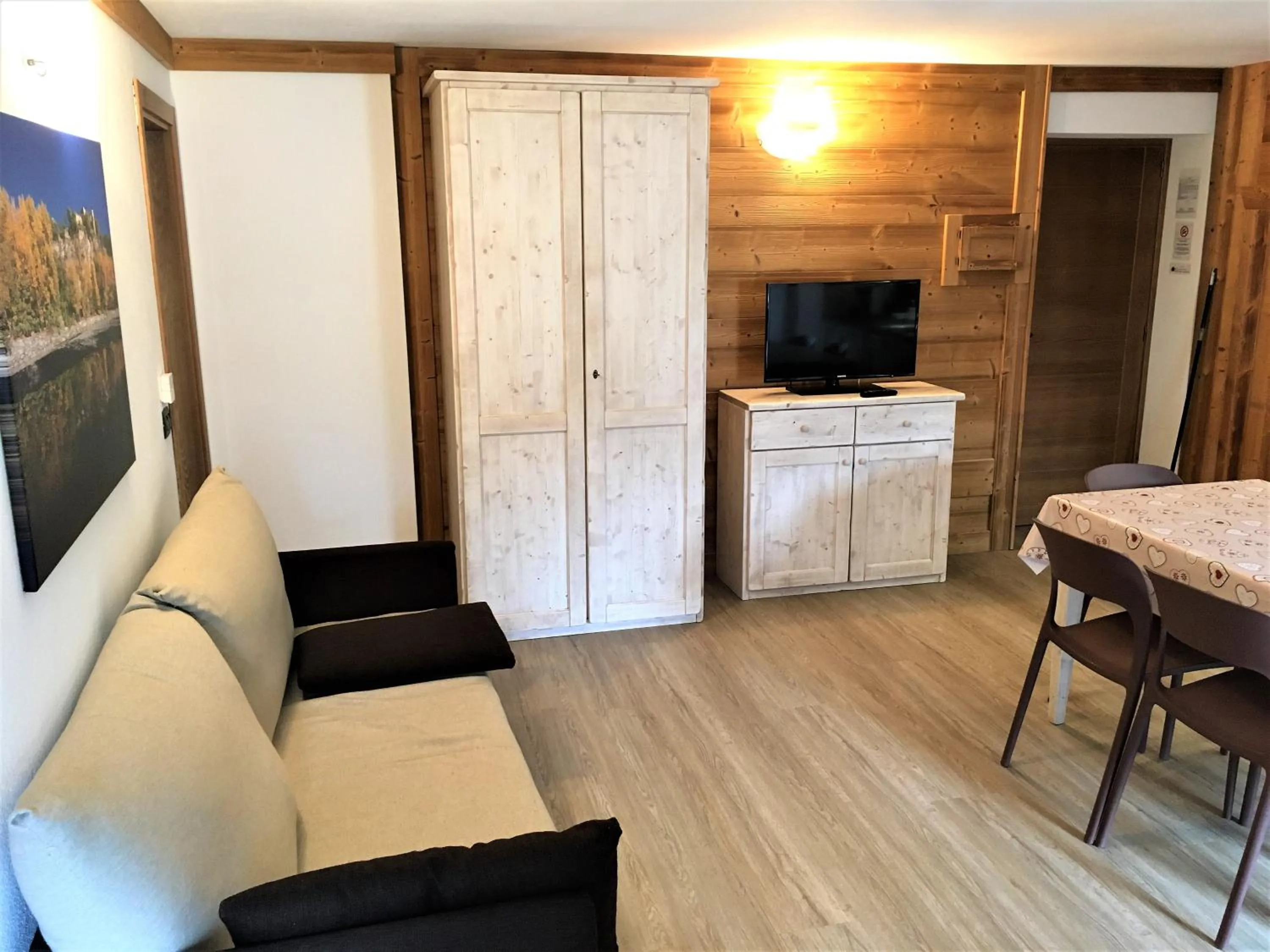 Communal lounge/ TV room in Résidence Château Royal