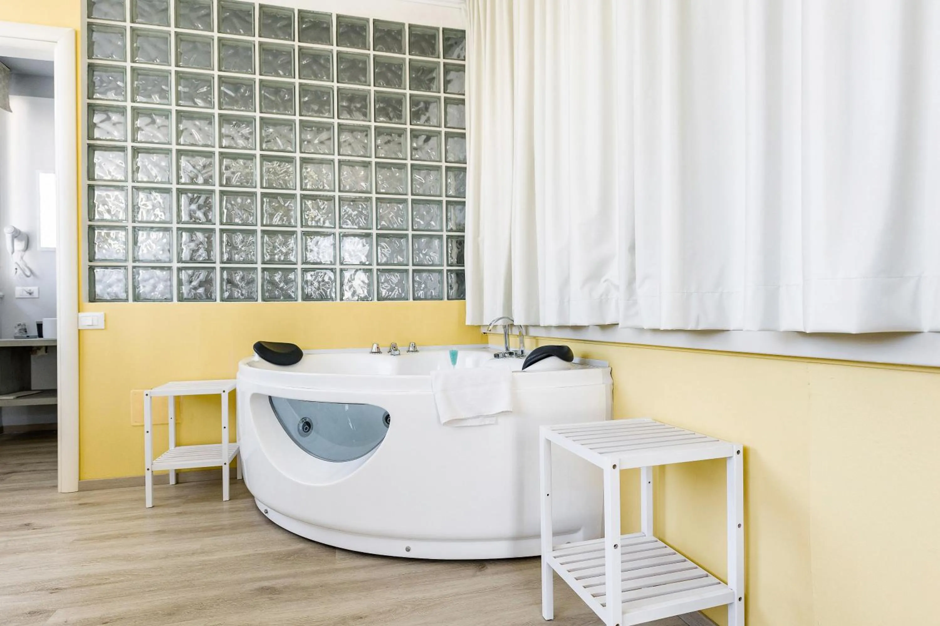 Hot Tub in HOTEL Villa Lilla