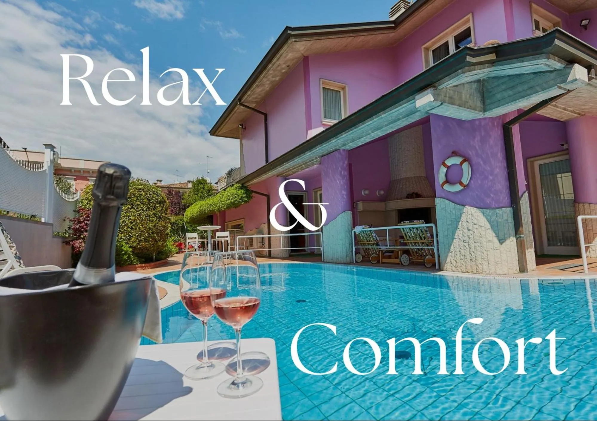 Swimming pool in HOTEL Villa Lilla