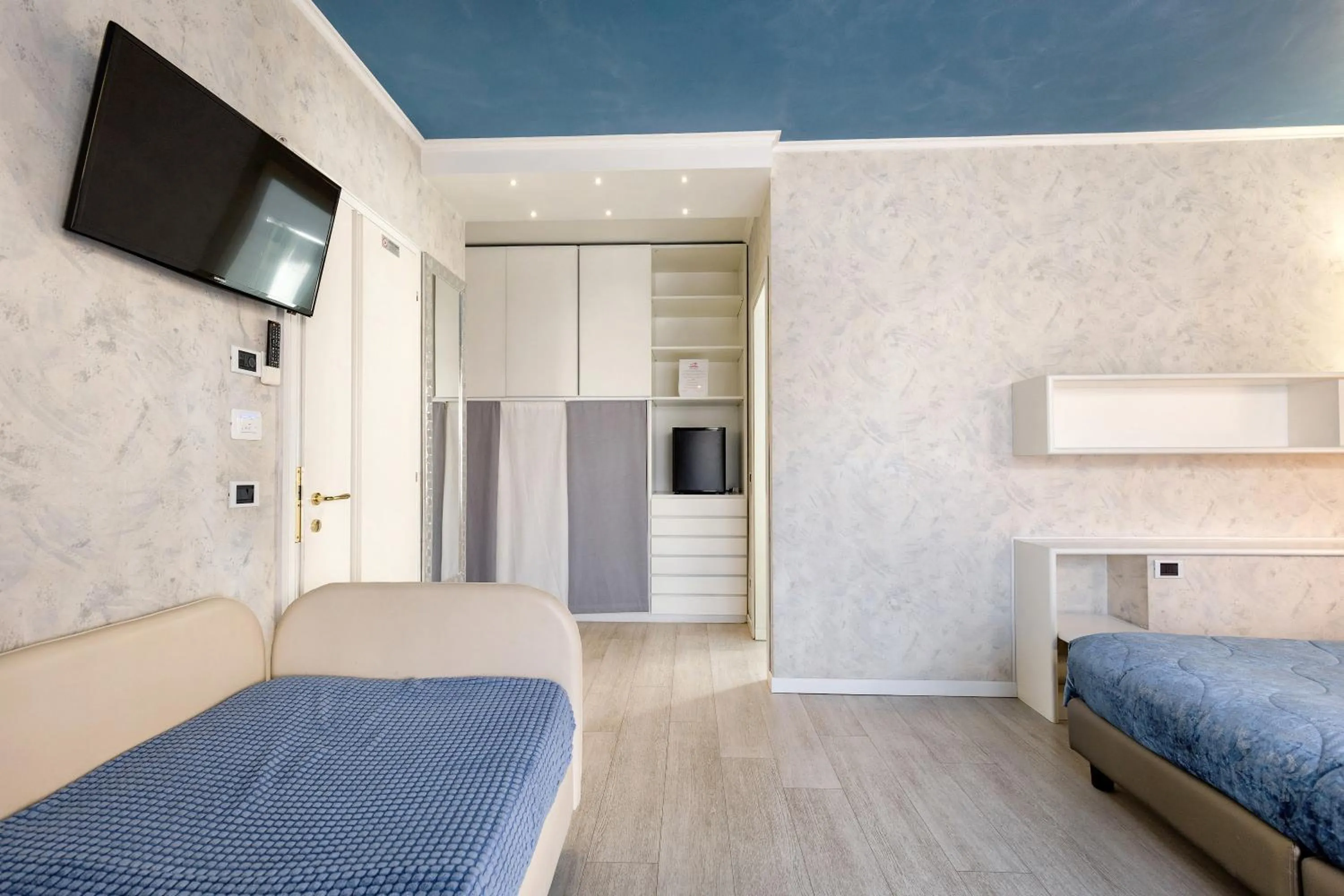 TV and multimedia, Bed in HOTEL Villa Lilla