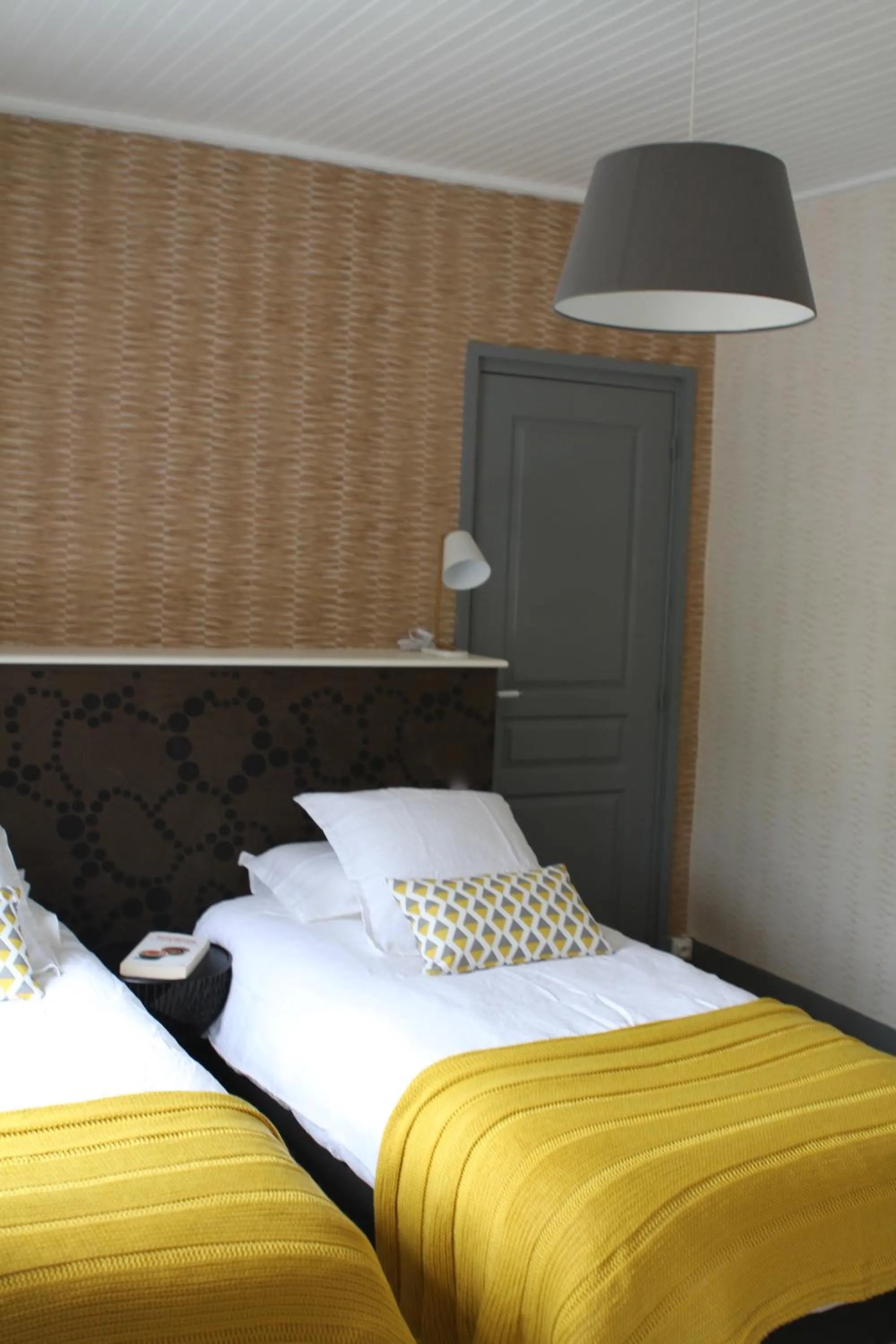 Bed in Une maison en ville Hypercentre - Spa