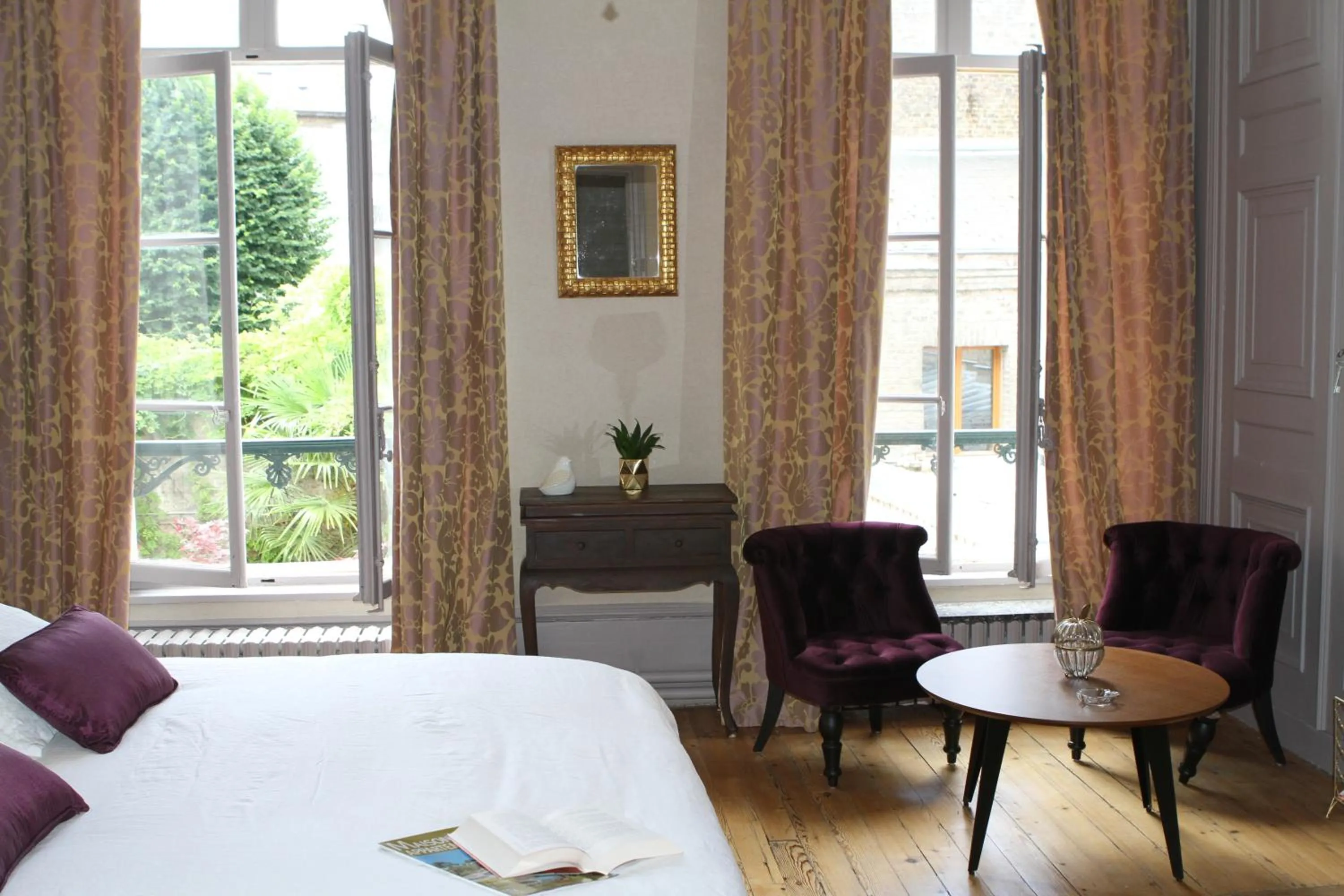Bed in Une maison en ville Hypercentre - Spa
