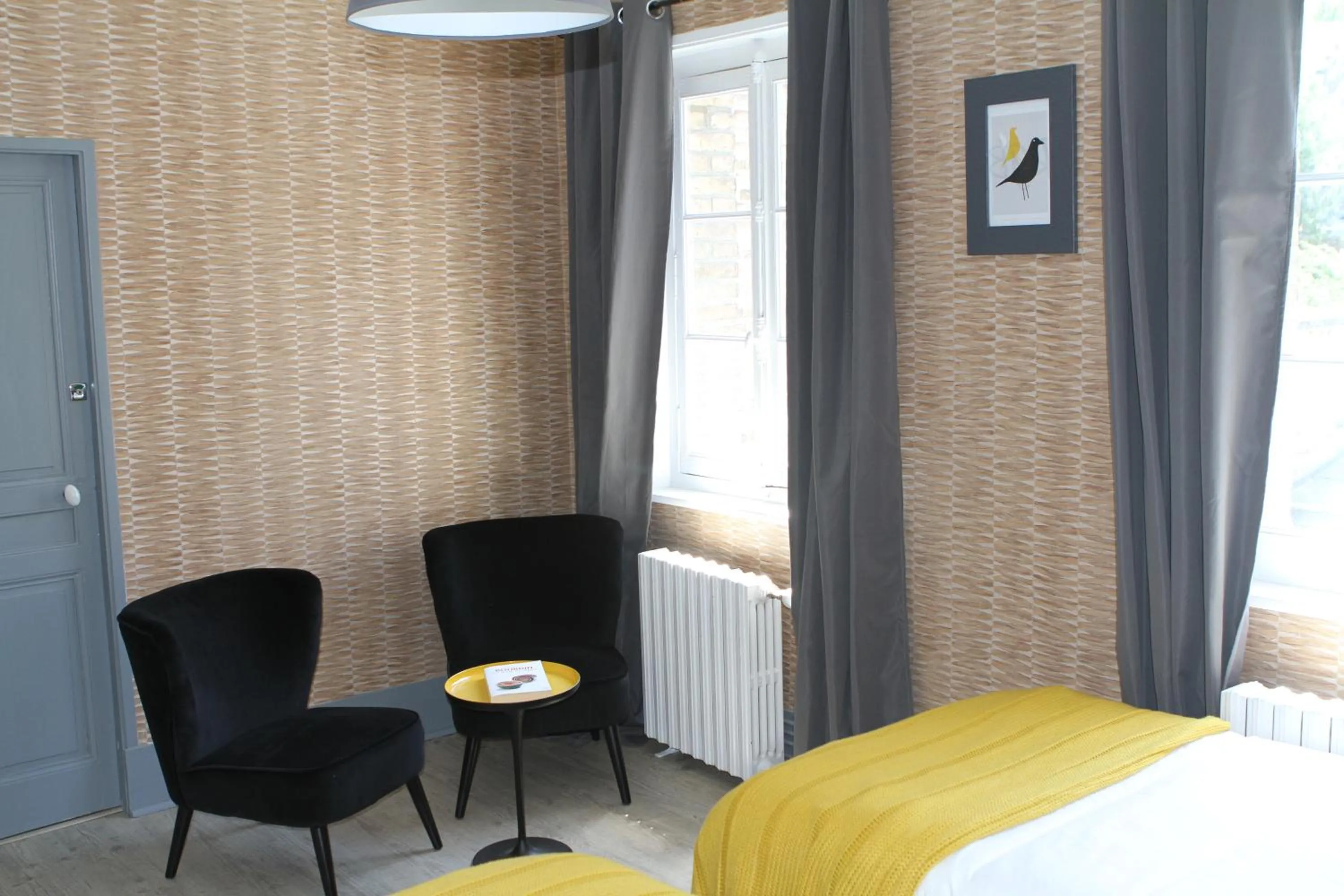 Photo of the whole room, Bed in Une maison en ville Hypercentre - Spa