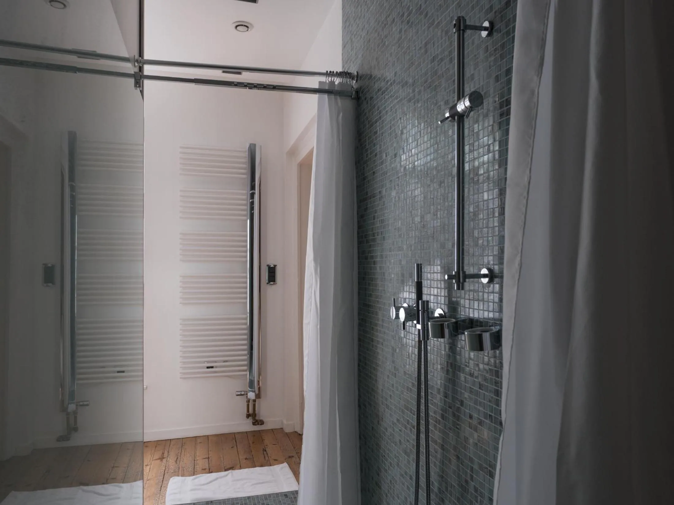 Shower in Une maison en ville Hypercentre - Spa