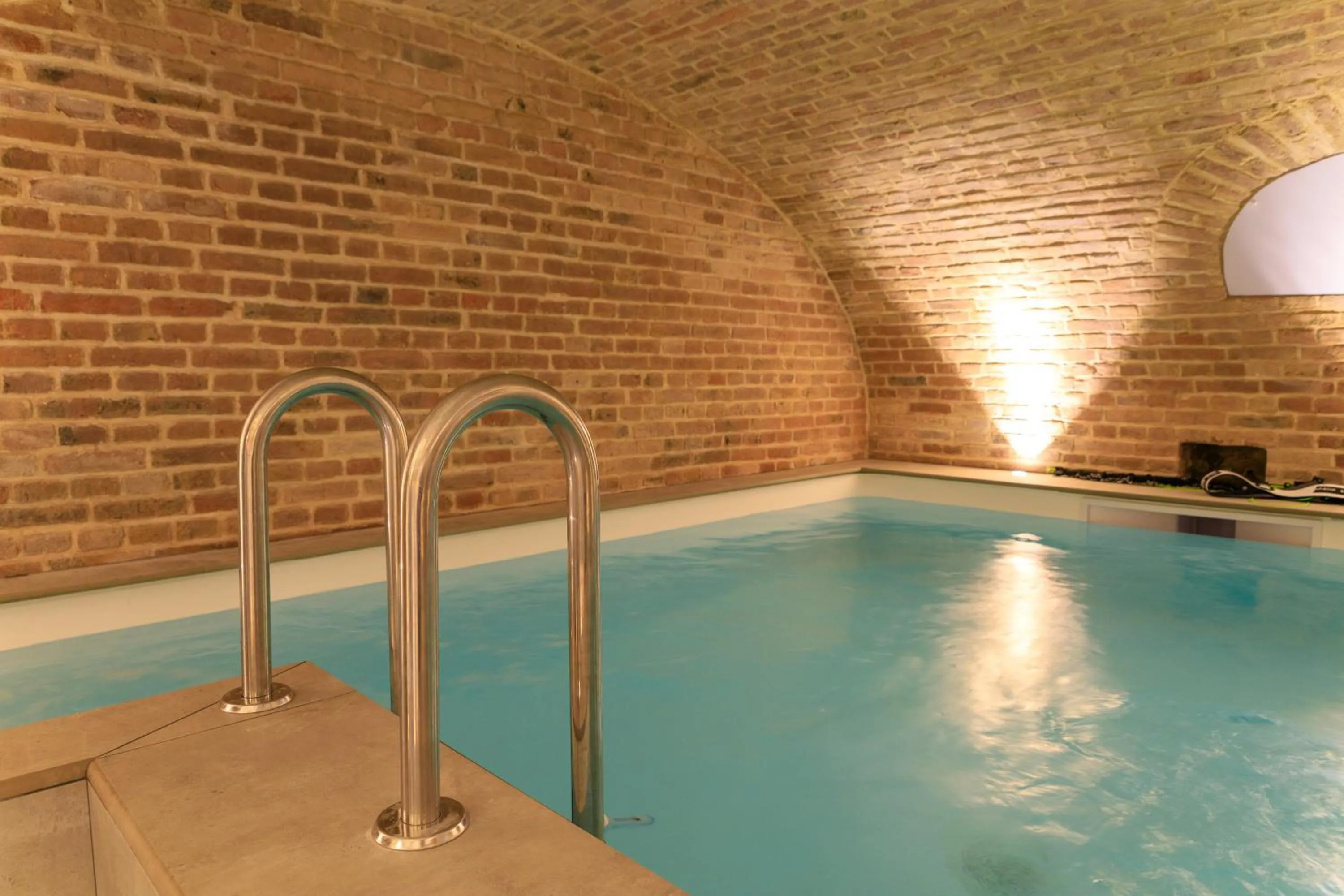 Swimming pool in Une maison en ville Hypercentre - Spa