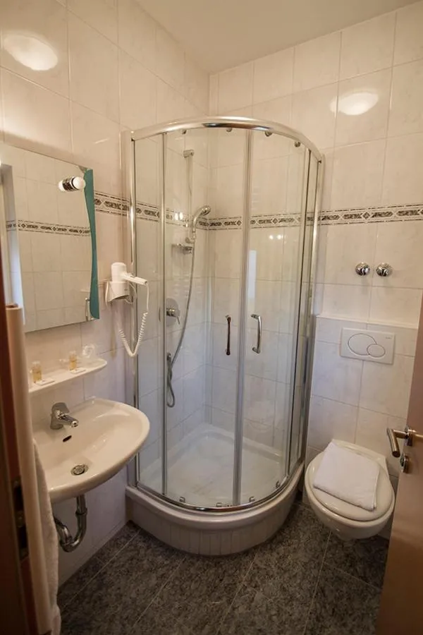 Bathroom in Hotel & Restaurant Garda