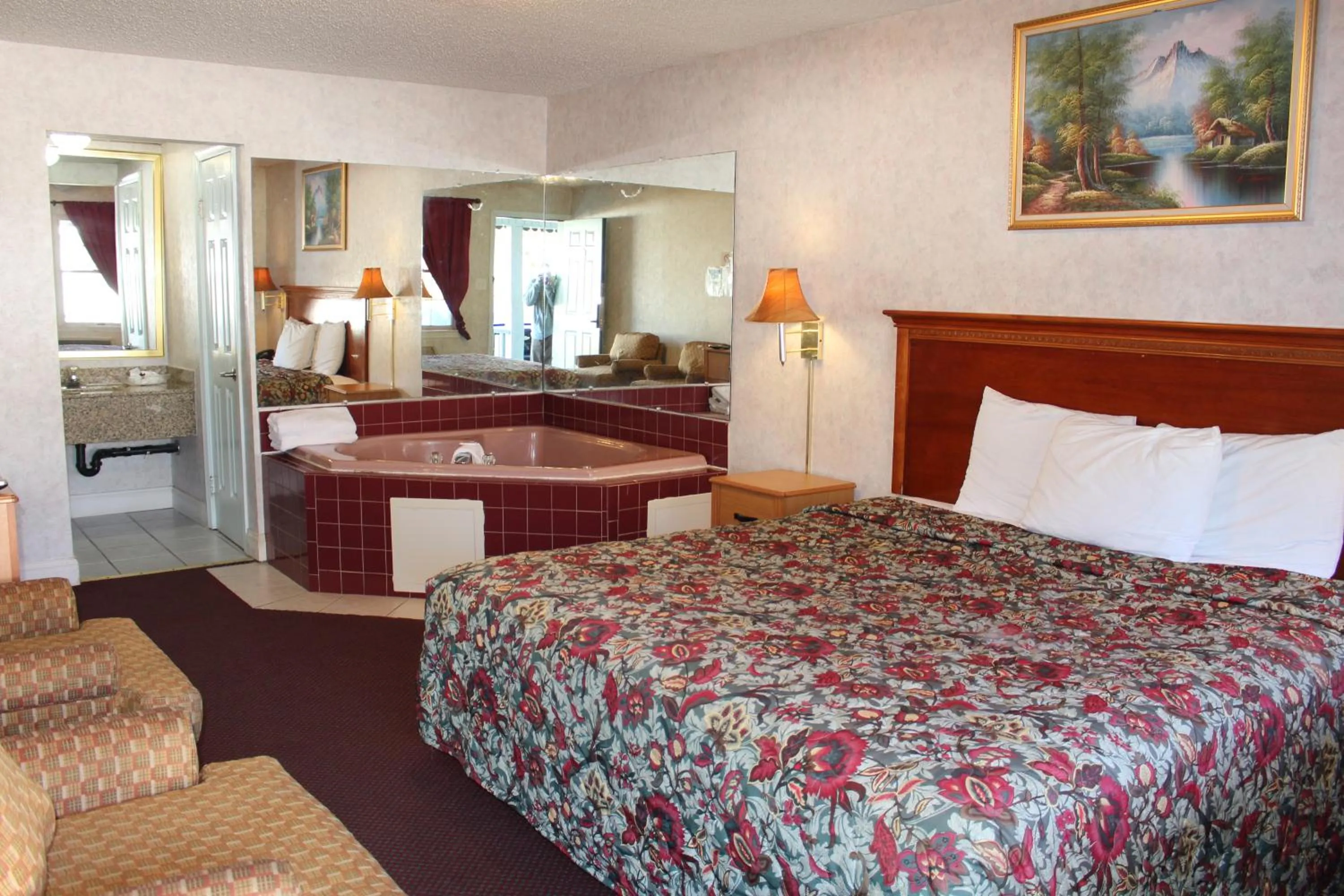 Photo of the whole room, Bed in Highlander Motor Inn Atlantic City