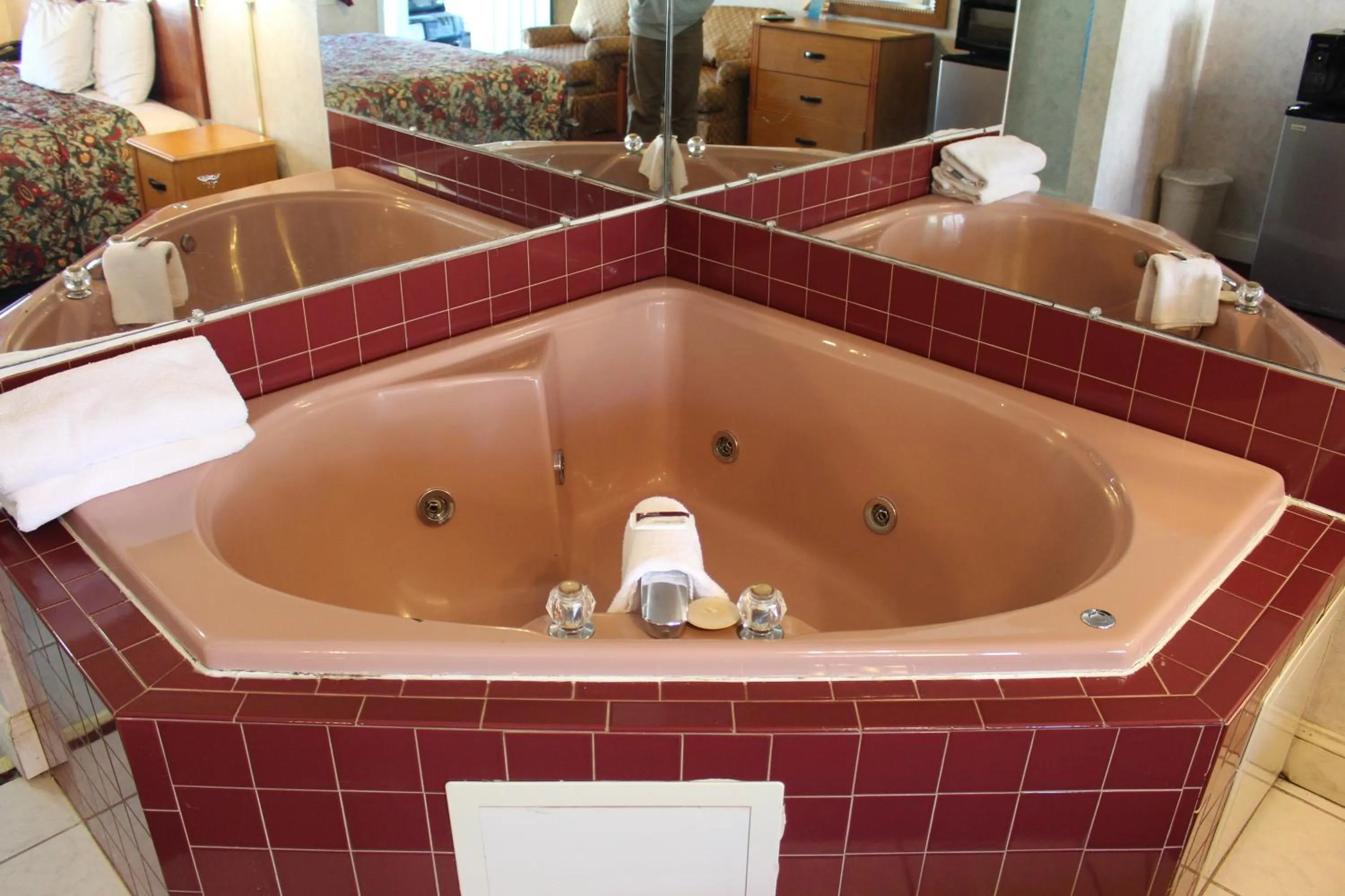 Photo of the whole room in Highlander Motor Inn Atlantic City