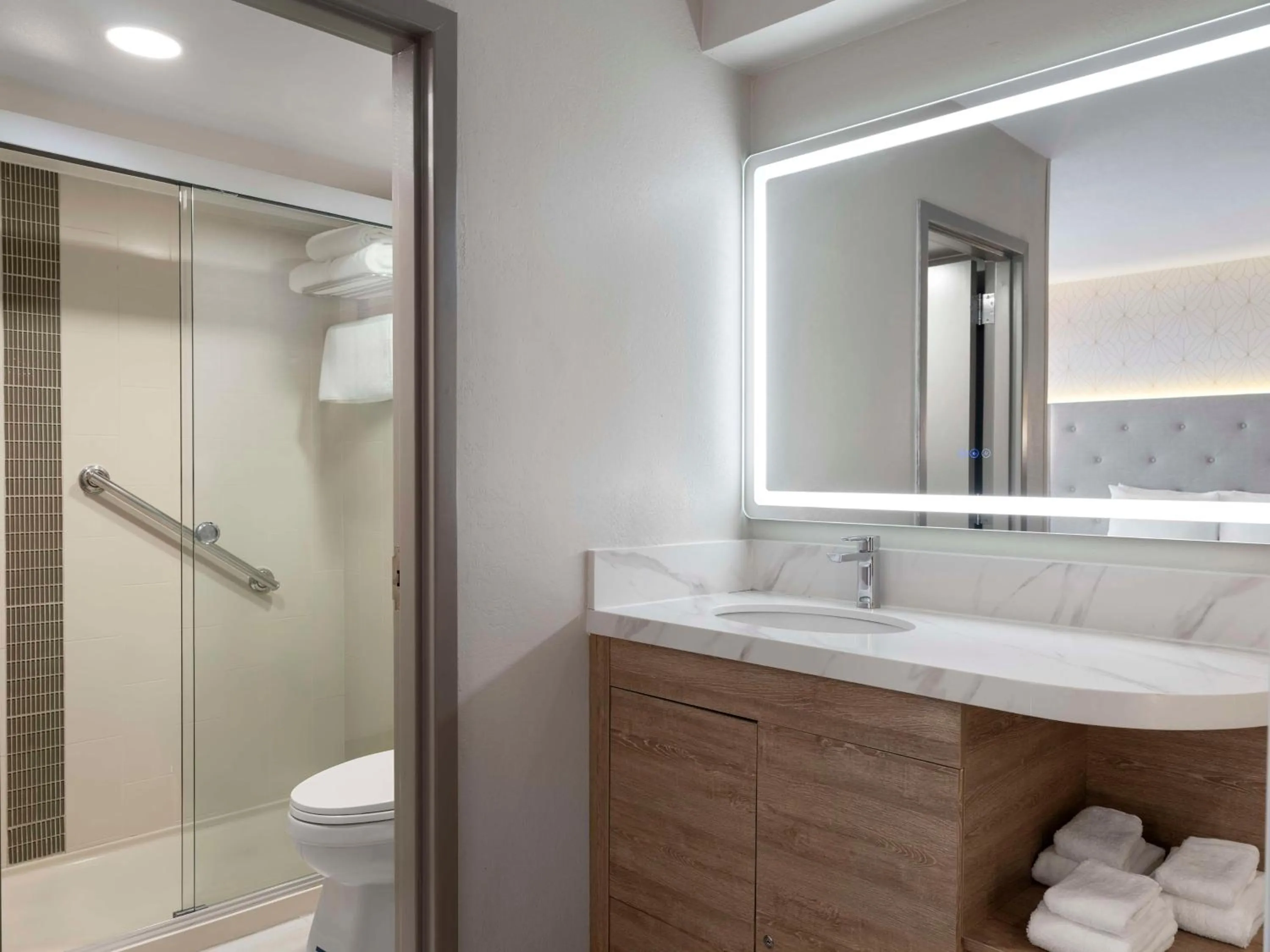 Bathroom in Hyatt Place Kansas City/Overland Park/Metcalf