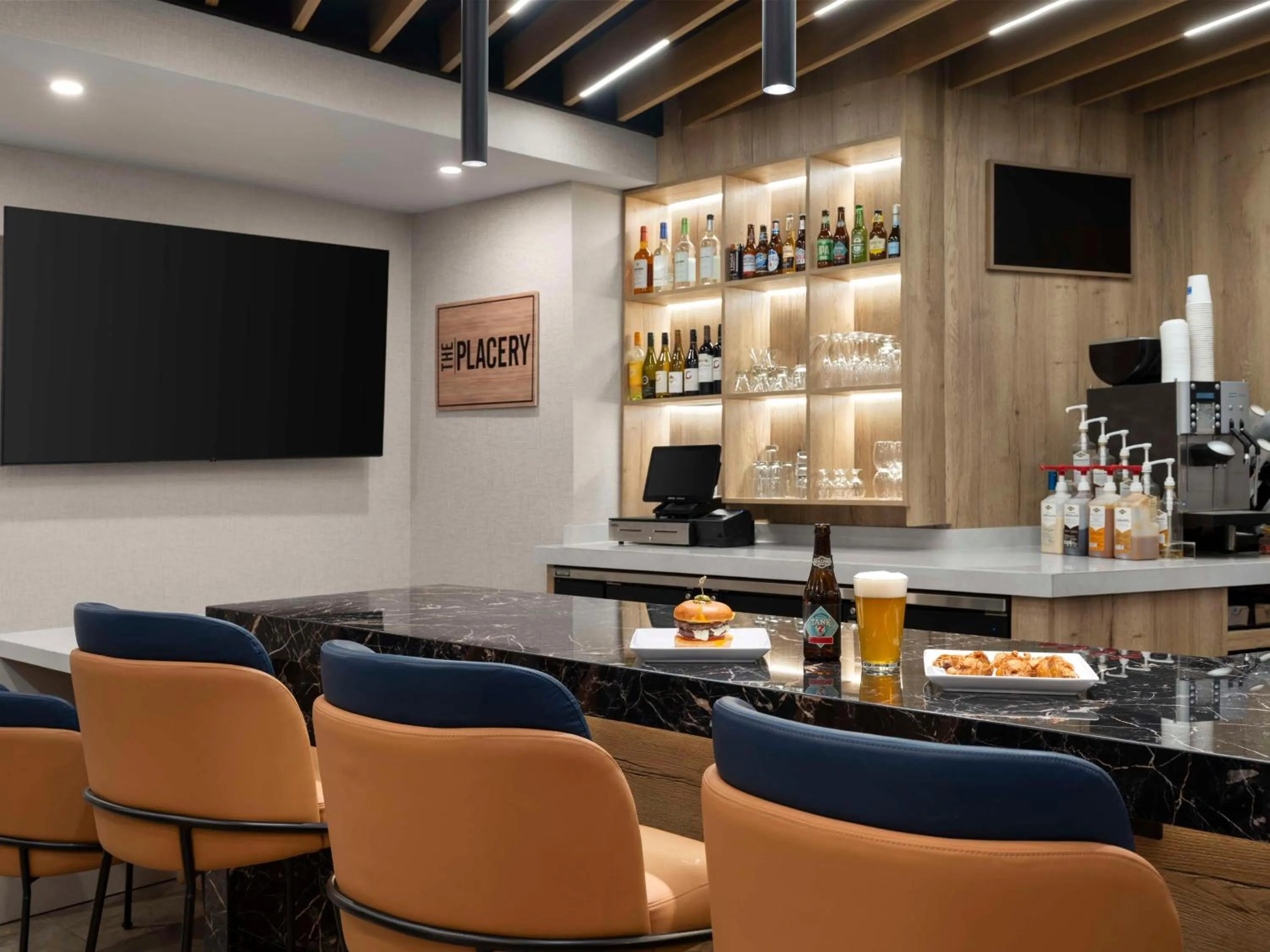 Lounge or bar in Hyatt Place Kansas City/Overland Park/Metcalf