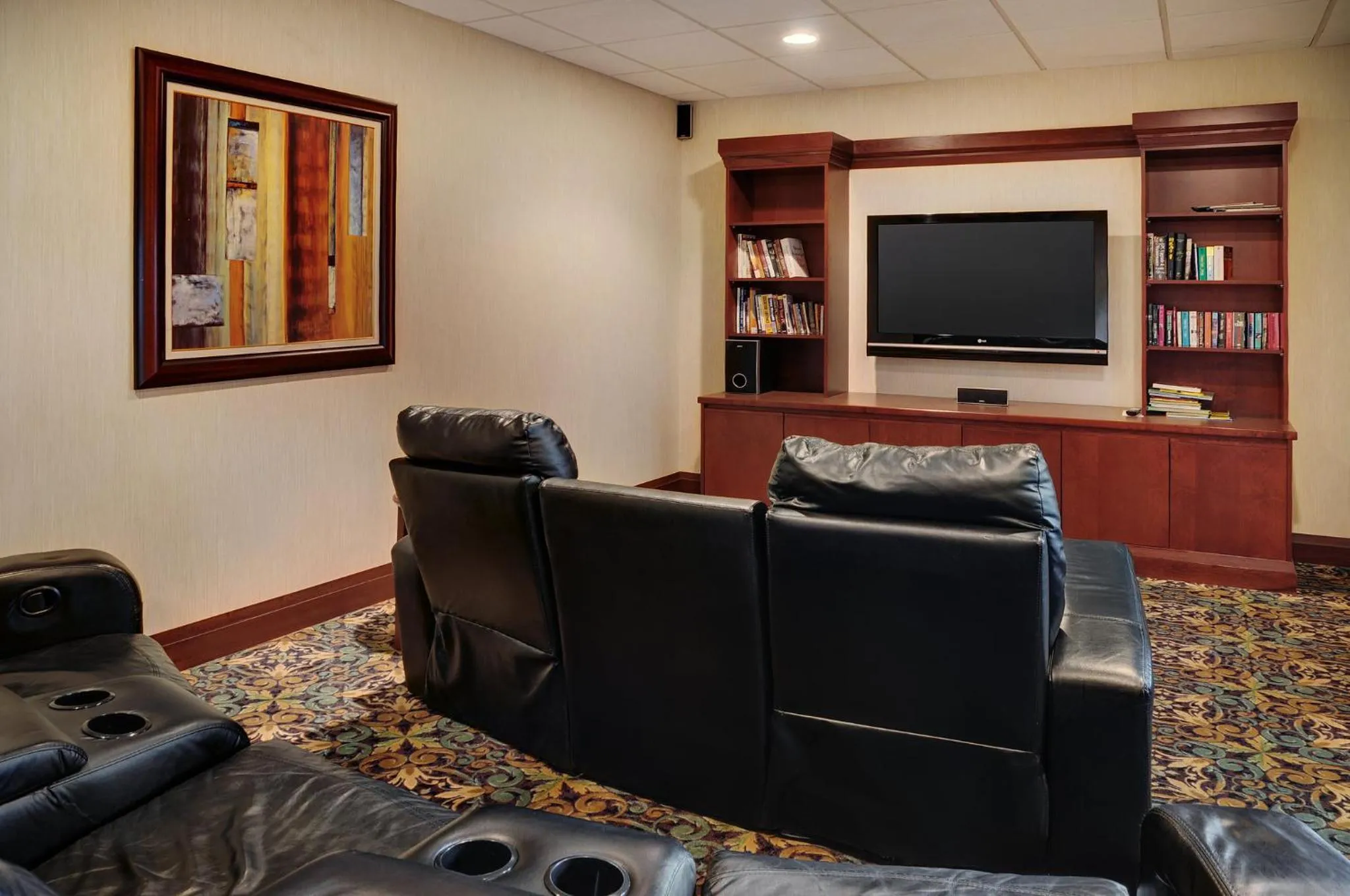Lobby or reception in Staybridge Suites Oakville Burlington by IHG