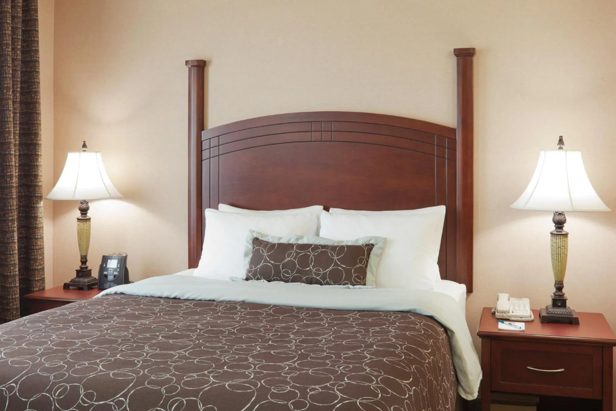 Photo of the whole room, Bed in Staybridge Suites Oakville Burlington by IHG