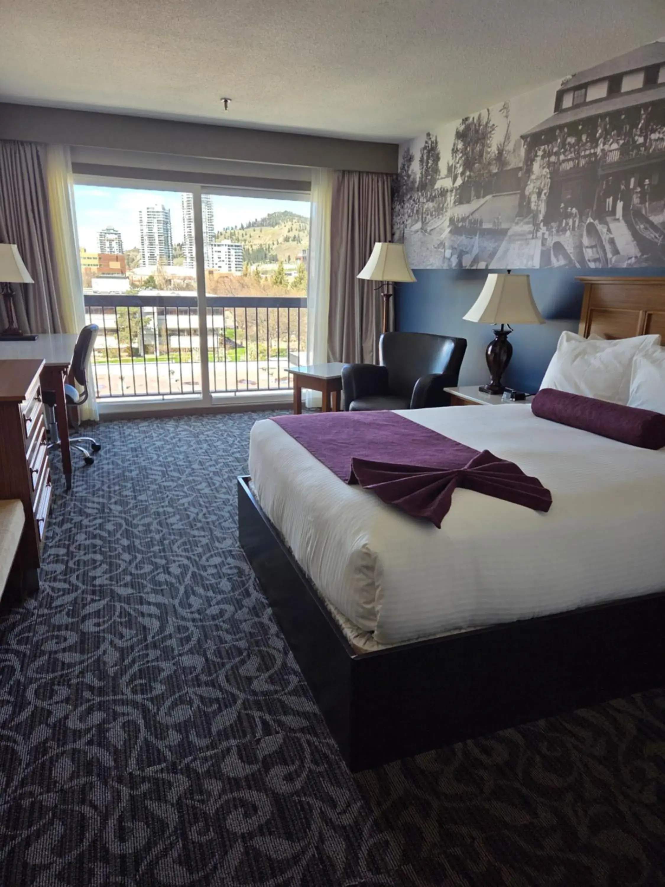 Deluxe Queen Room in The Royal Anne Hotel Deluxe Queen Room in The Royal Anne Hotel