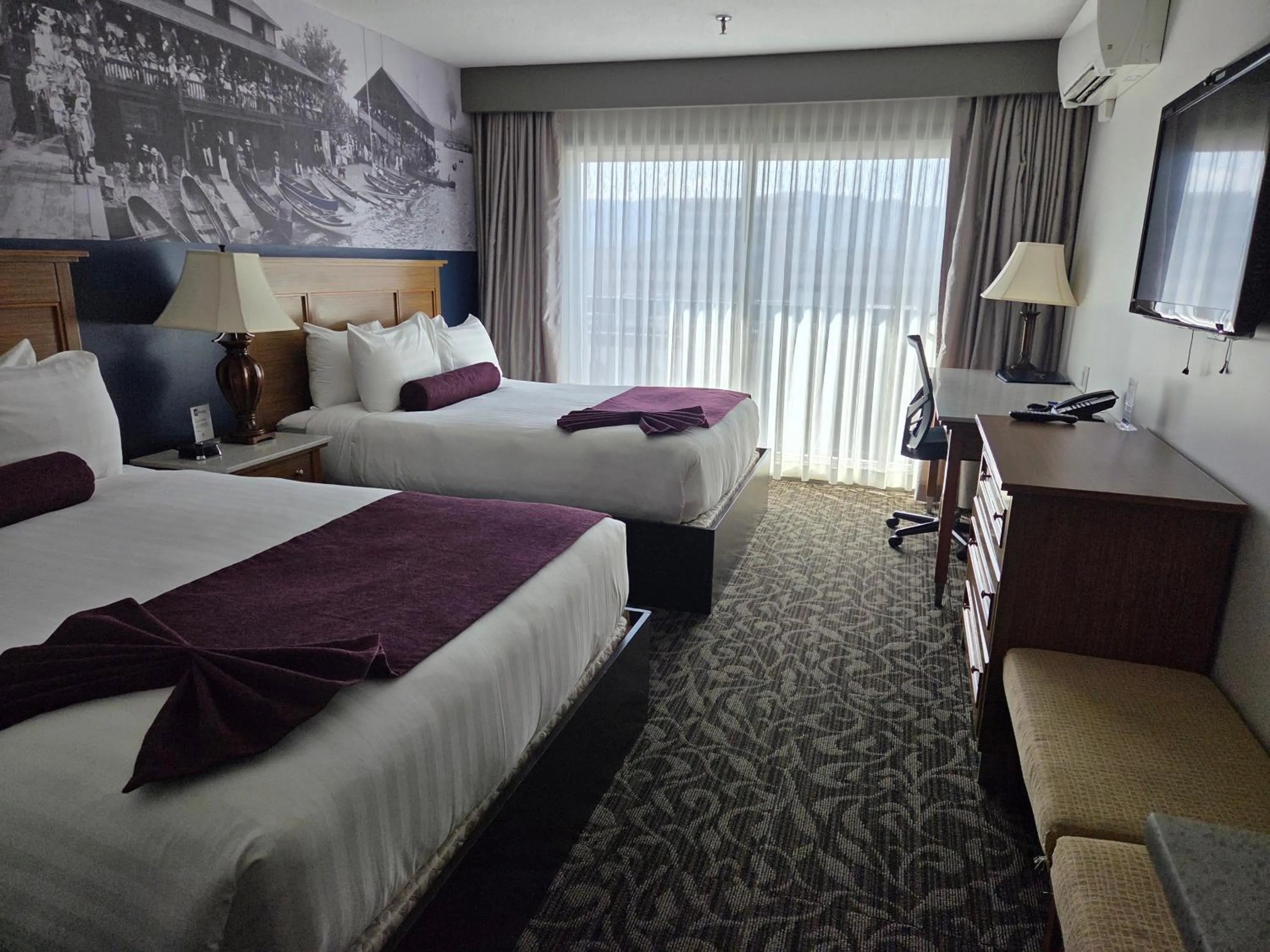 Bed in The Royal Anne Hotel