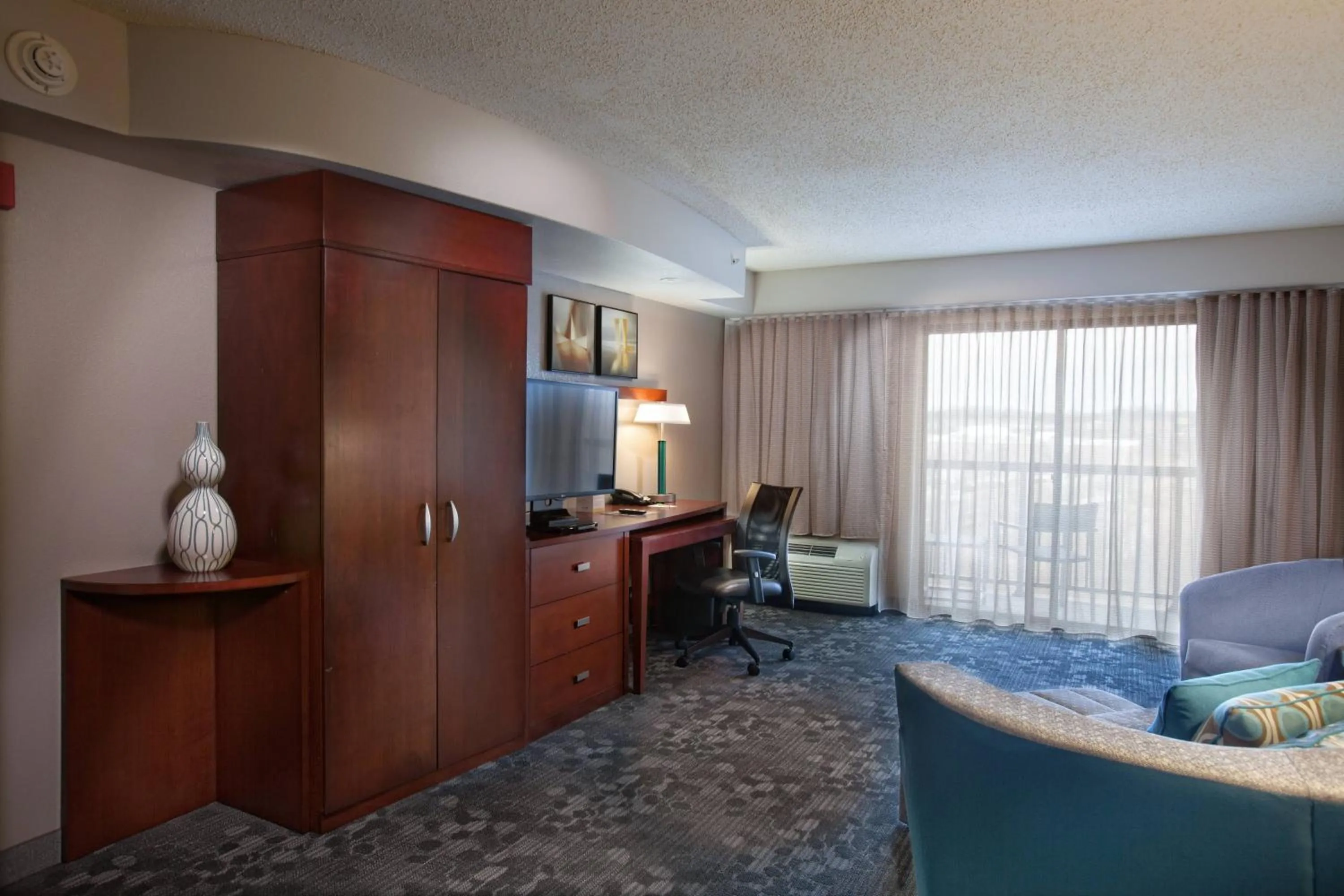 Bedroom, Bed in Courtyard by Marriott Fayetteville