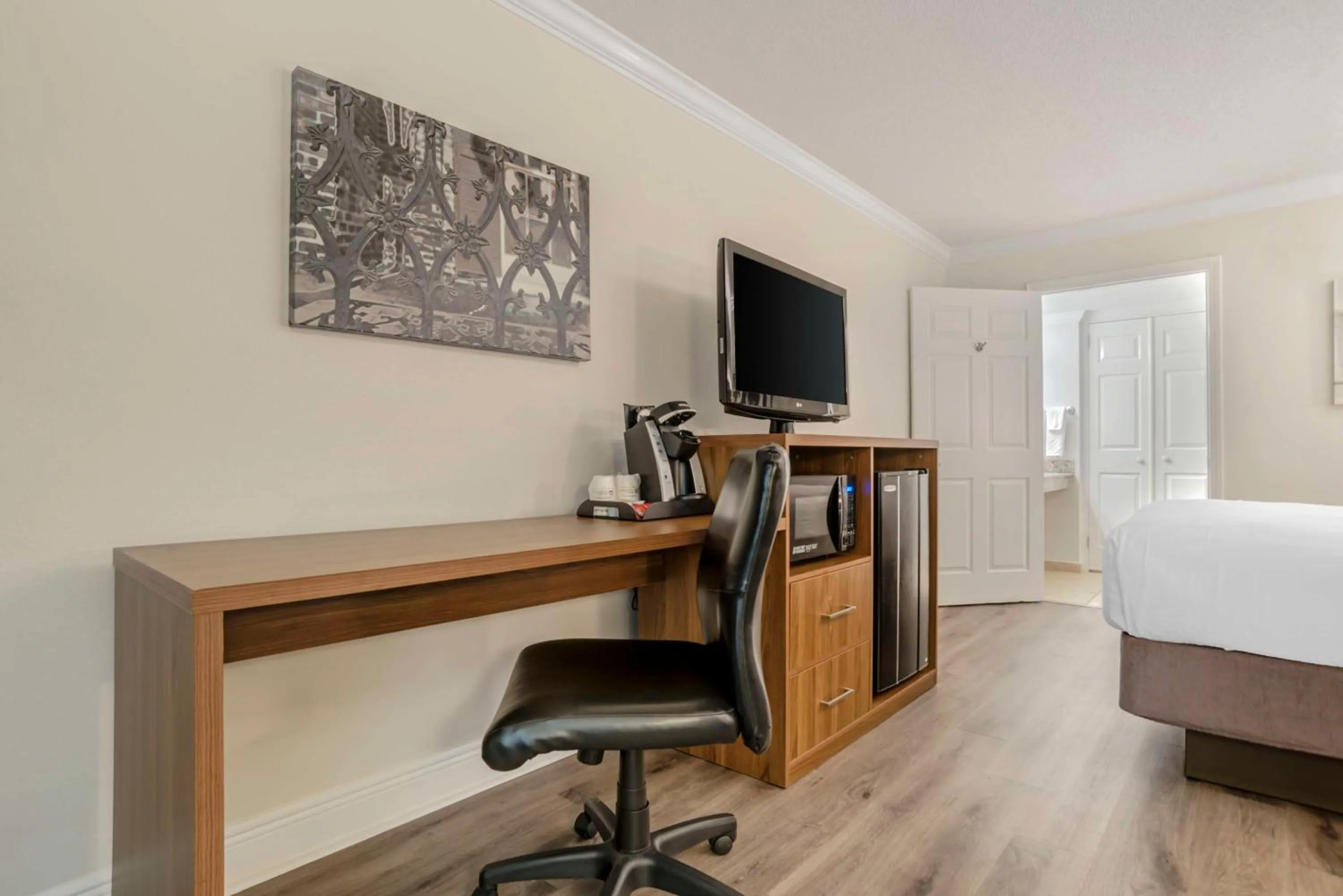 Bedroom, Bed in Best Western Plus Westbank