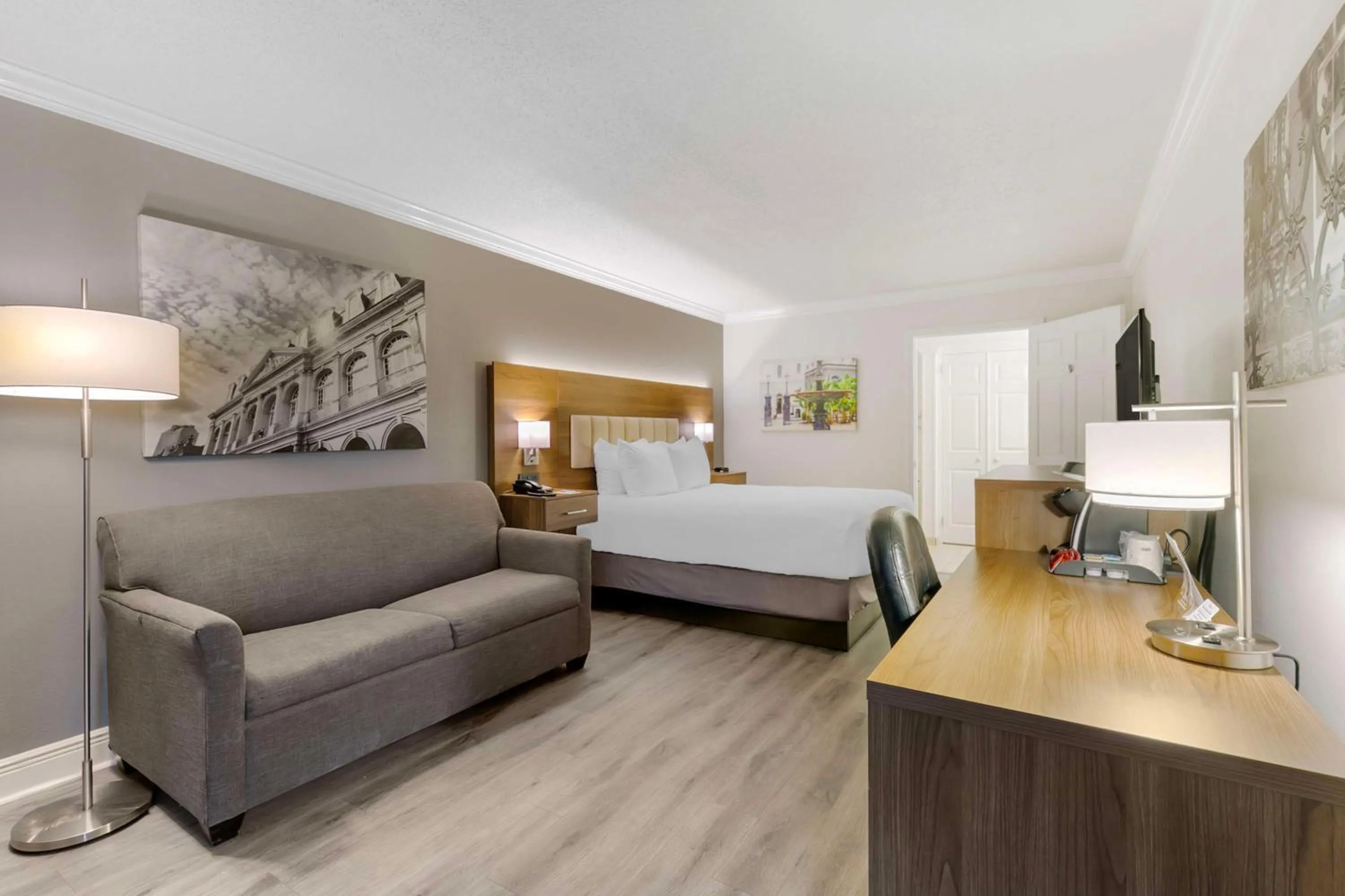 Bedroom, Bed in Best Western Plus Westbank