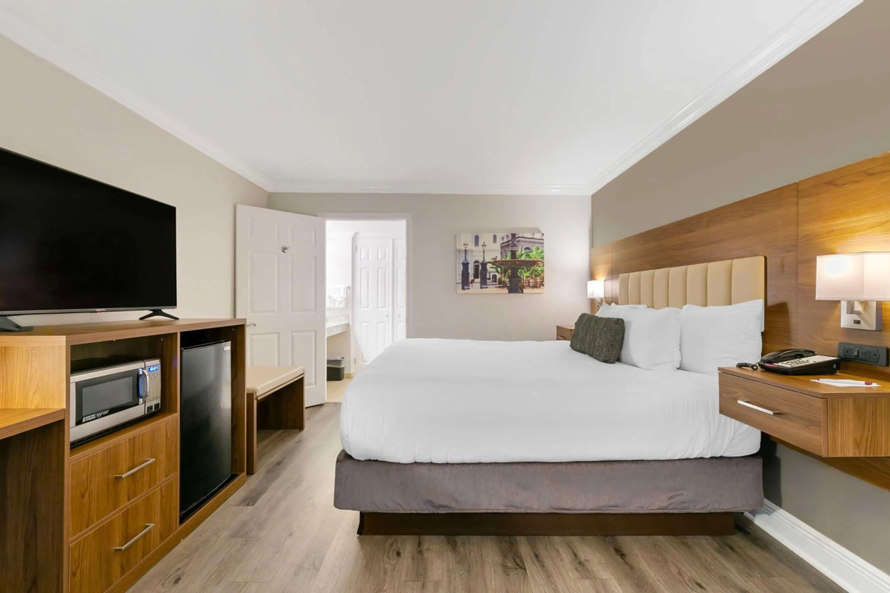 Bedroom, Bed in Best Western Plus Westbank