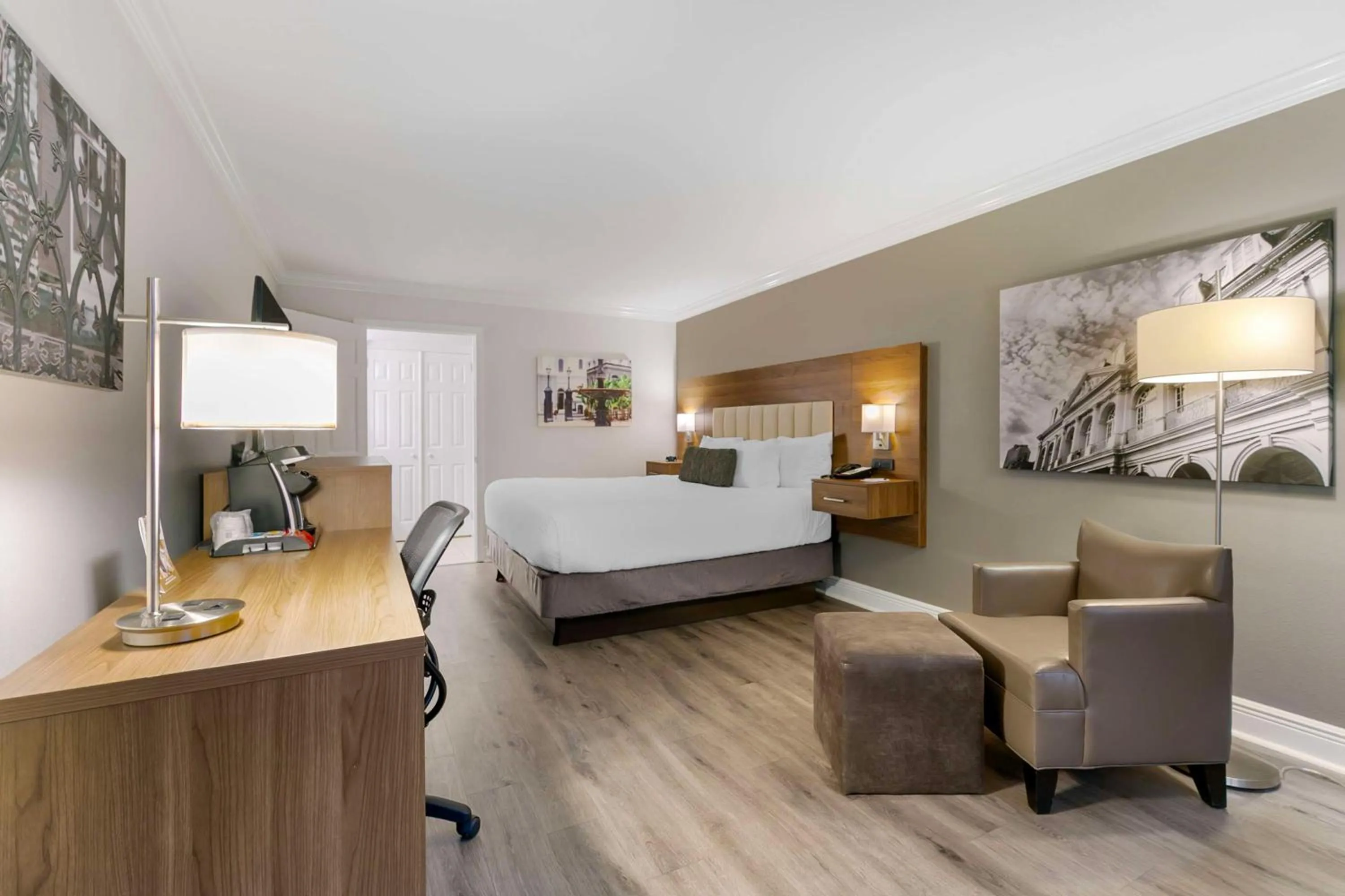 Bedroom, Bed in Best Western Plus Westbank