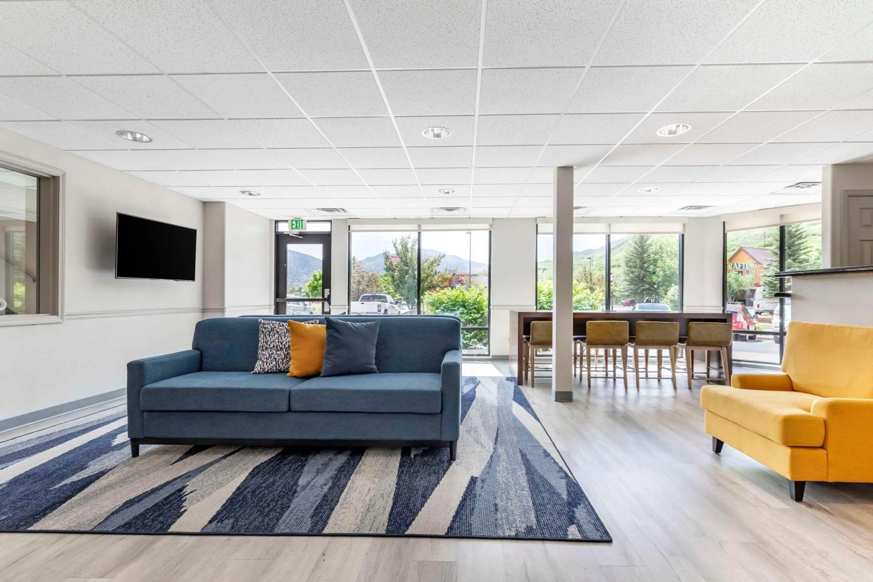 Breakfast in Comfort Inn & Suites Glenwood Springs On The River