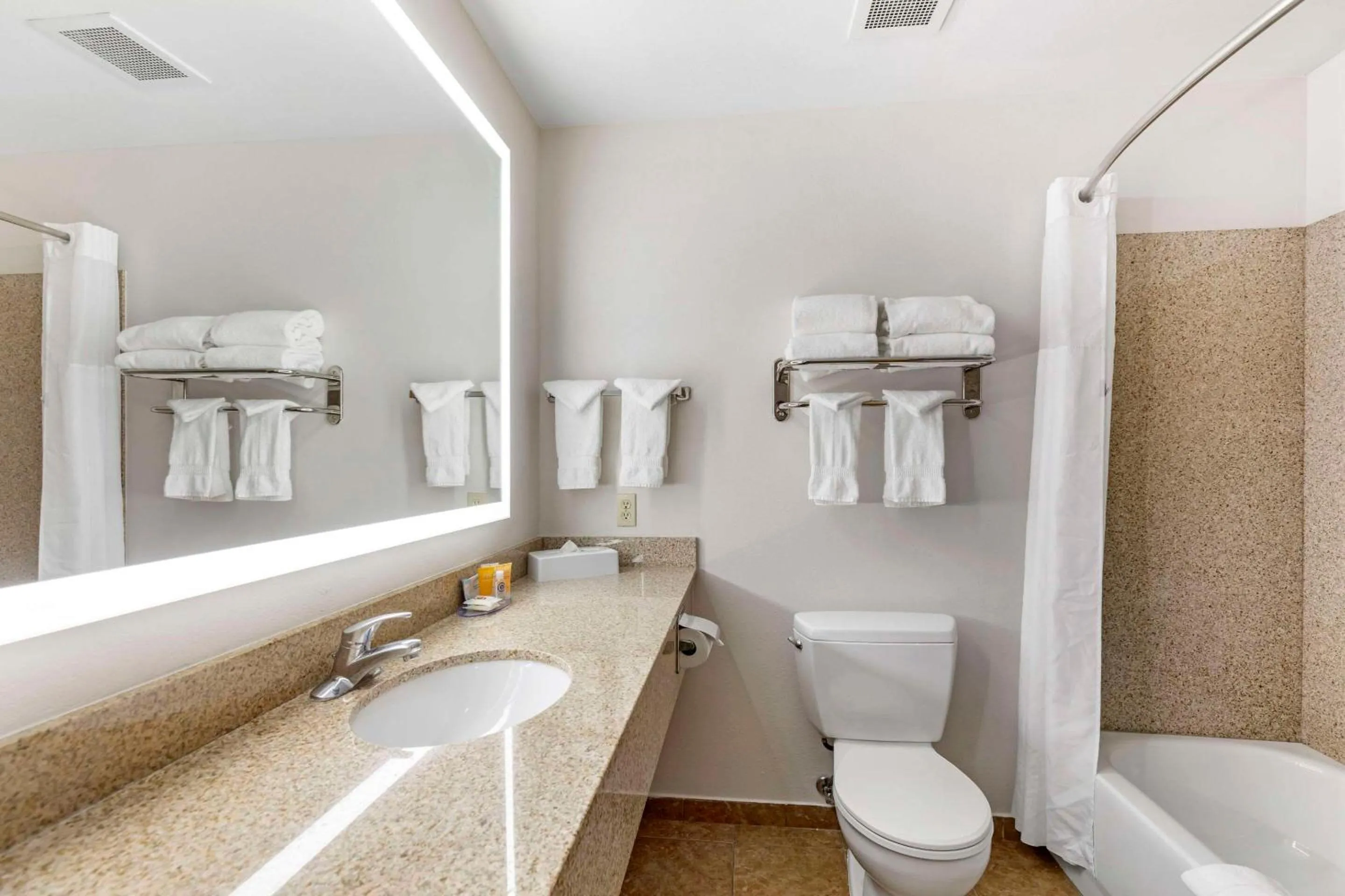 Bedroom in Comfort Inn & Suites Glenwood Springs On The River