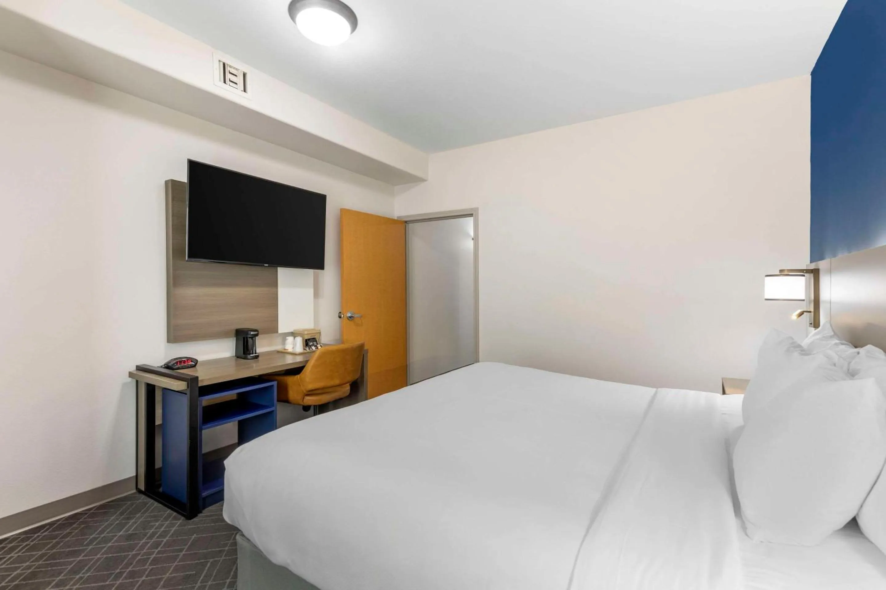 Bedroom, Bed in Comfort Inn & Suites Glenwood Springs On The River