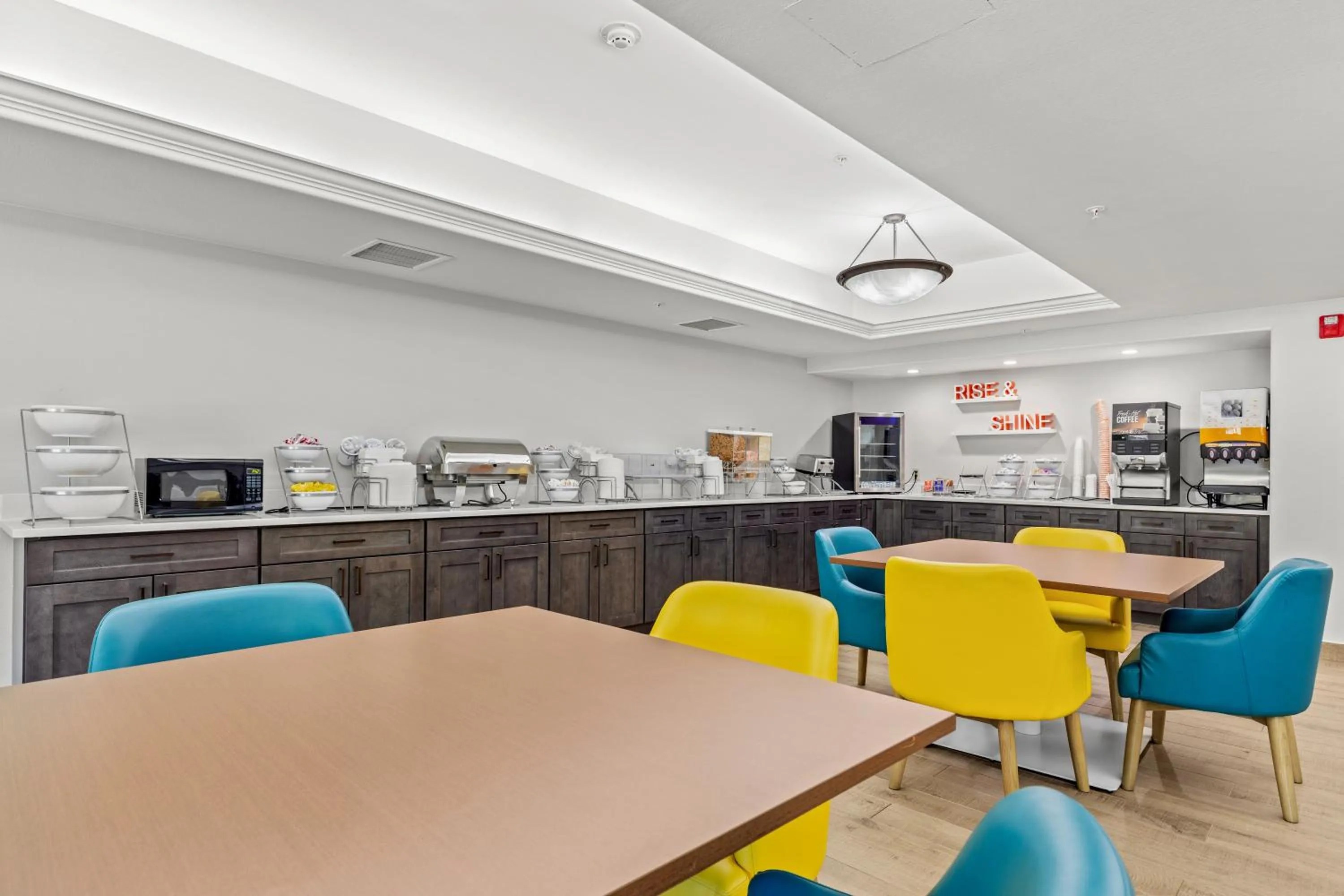 Breakfast in Comfort Inn & Suites Glenwood Springs On The River