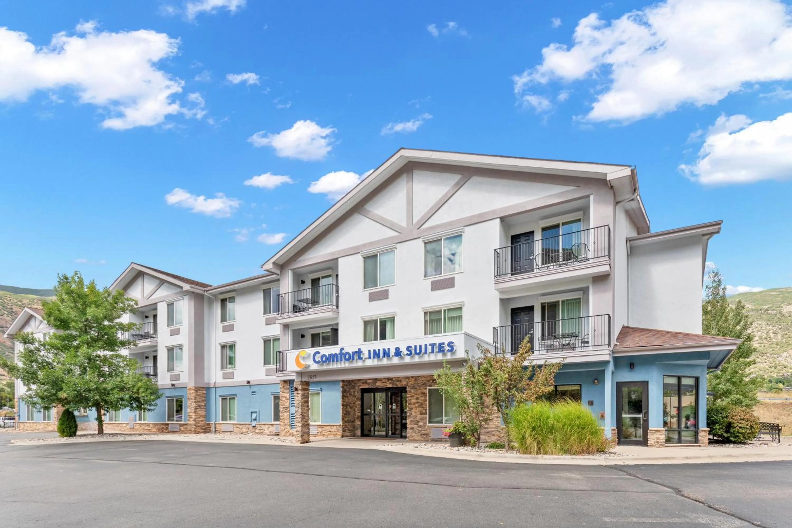 Property building in Comfort Inn & Suites Glenwood Springs On The River