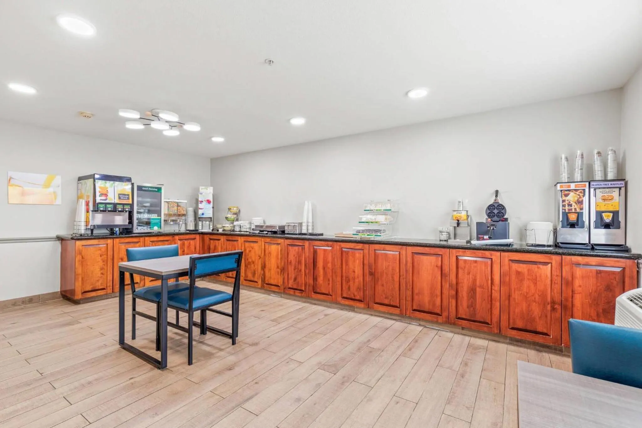 Breakfast in Quality Inn & Suites On The River