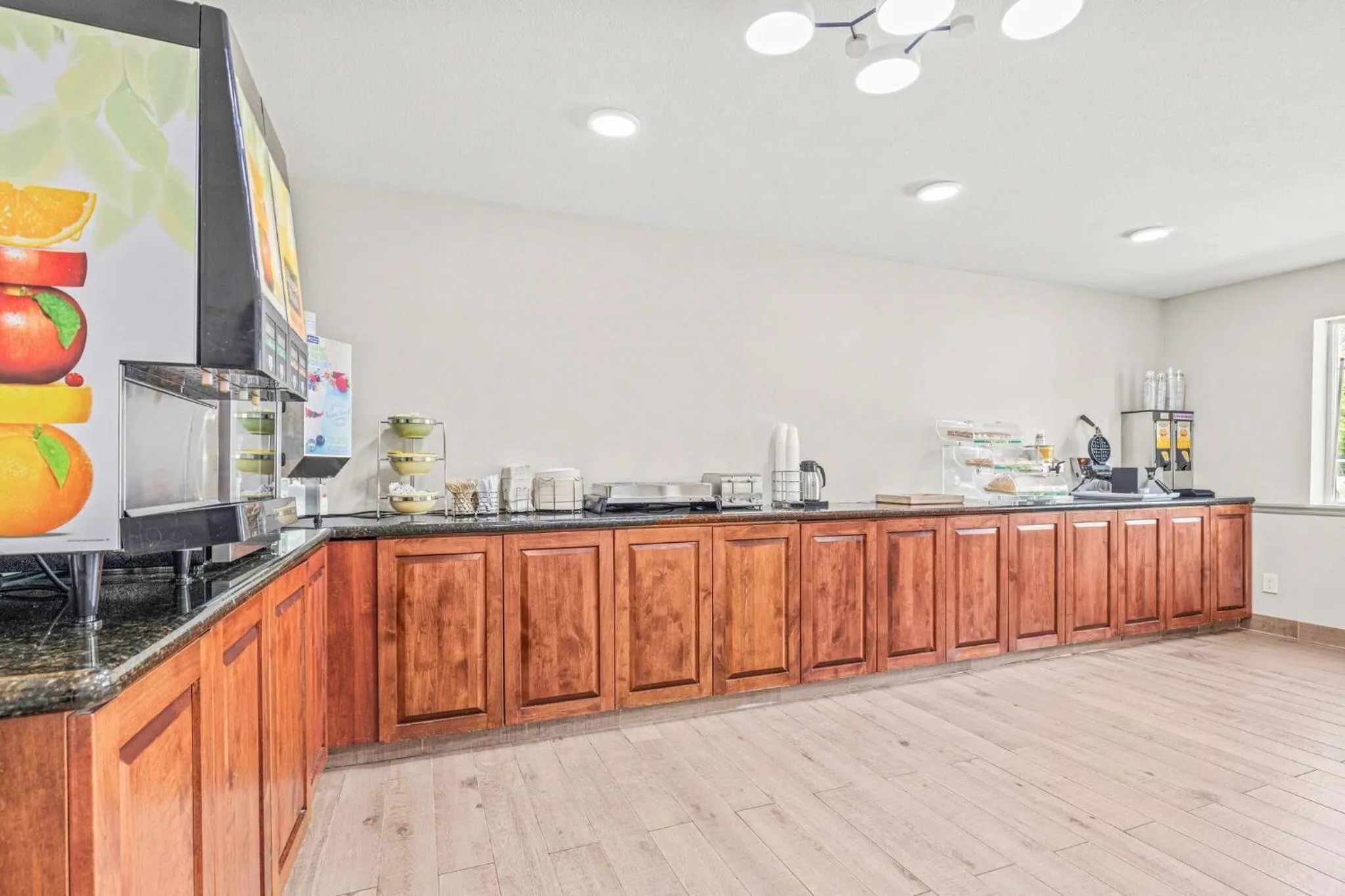 Breakfast in Quality Inn & Suites On The River