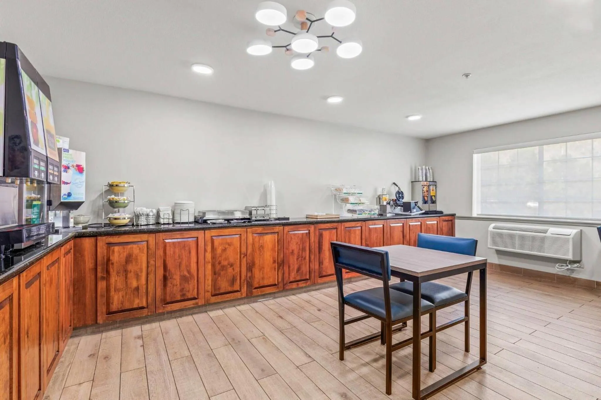 Breakfast in Quality Inn & Suites On The River