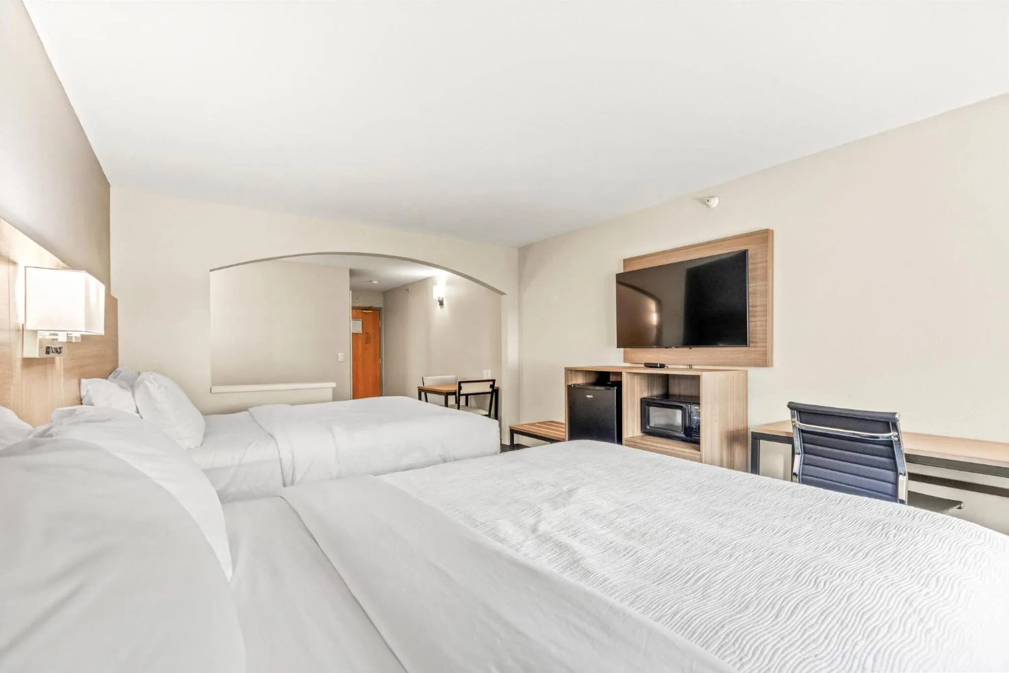 Bed in Quality Inn & Suites On The River