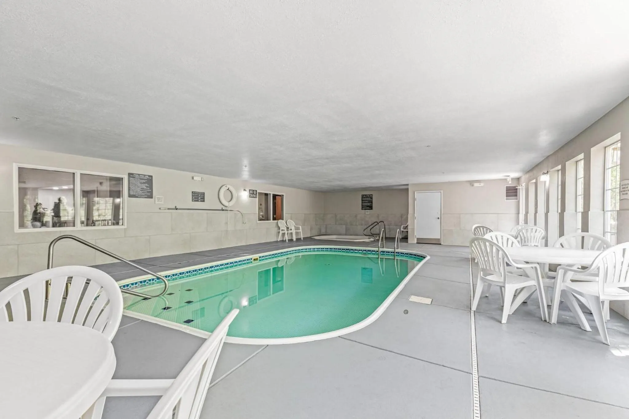 Swimming pool in Quality Inn & Suites On The River