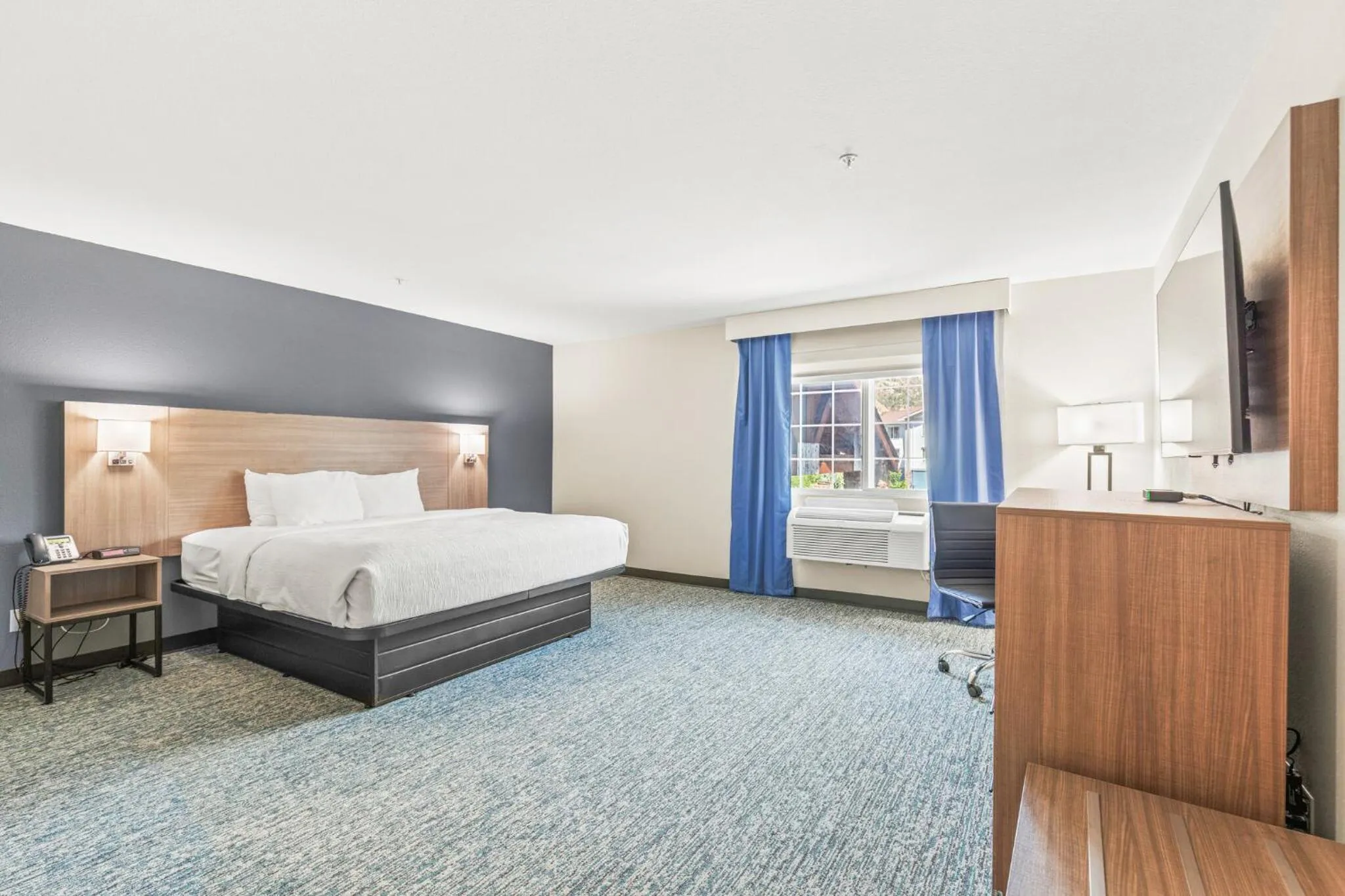 Bedroom, Bed in Quality Inn & Suites On The River