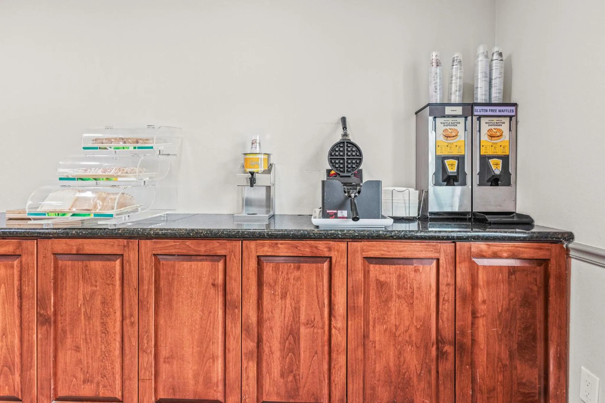 Coffee/tea facilities in Quality Inn & Suites On The River