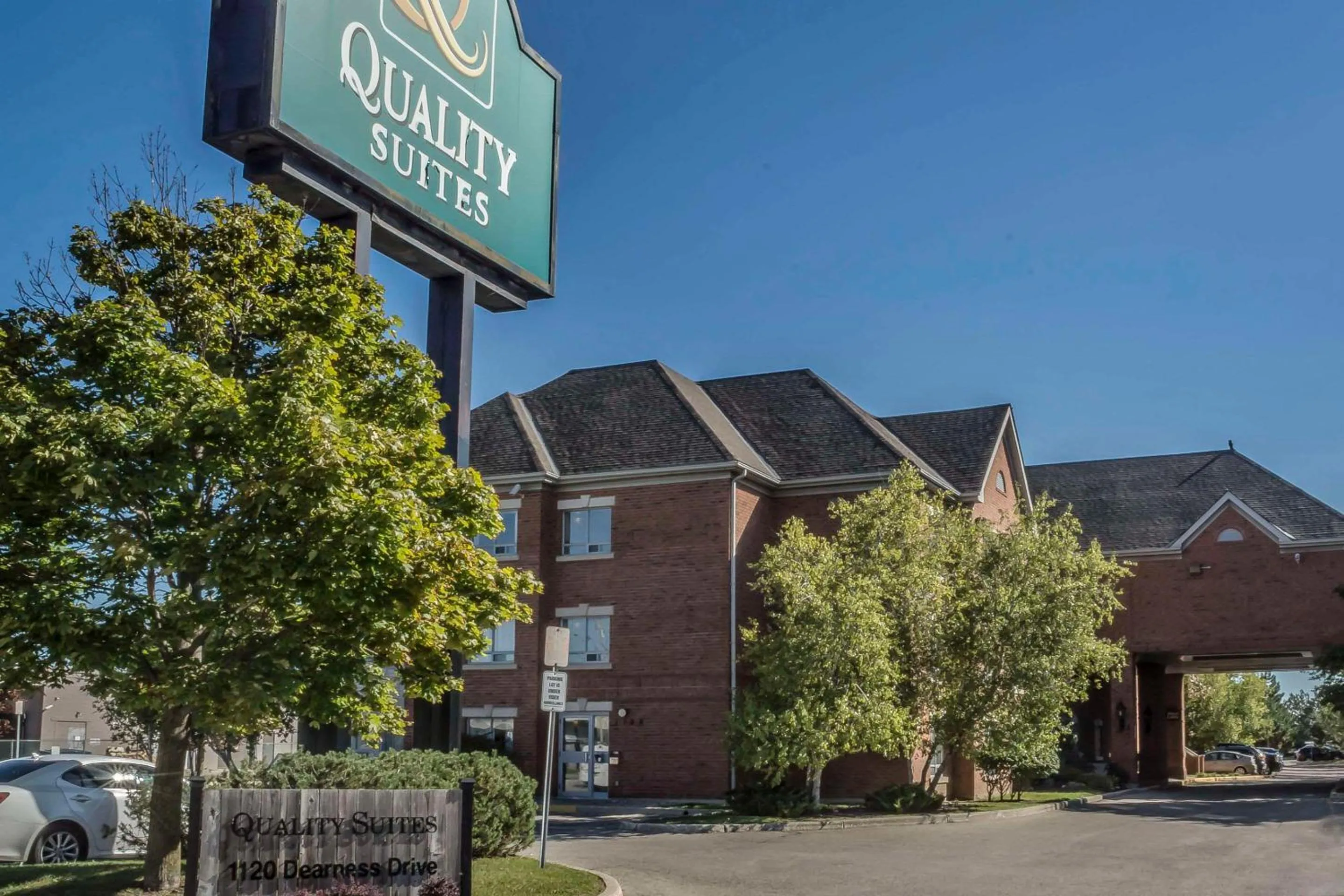 Property building in Comfort Suites