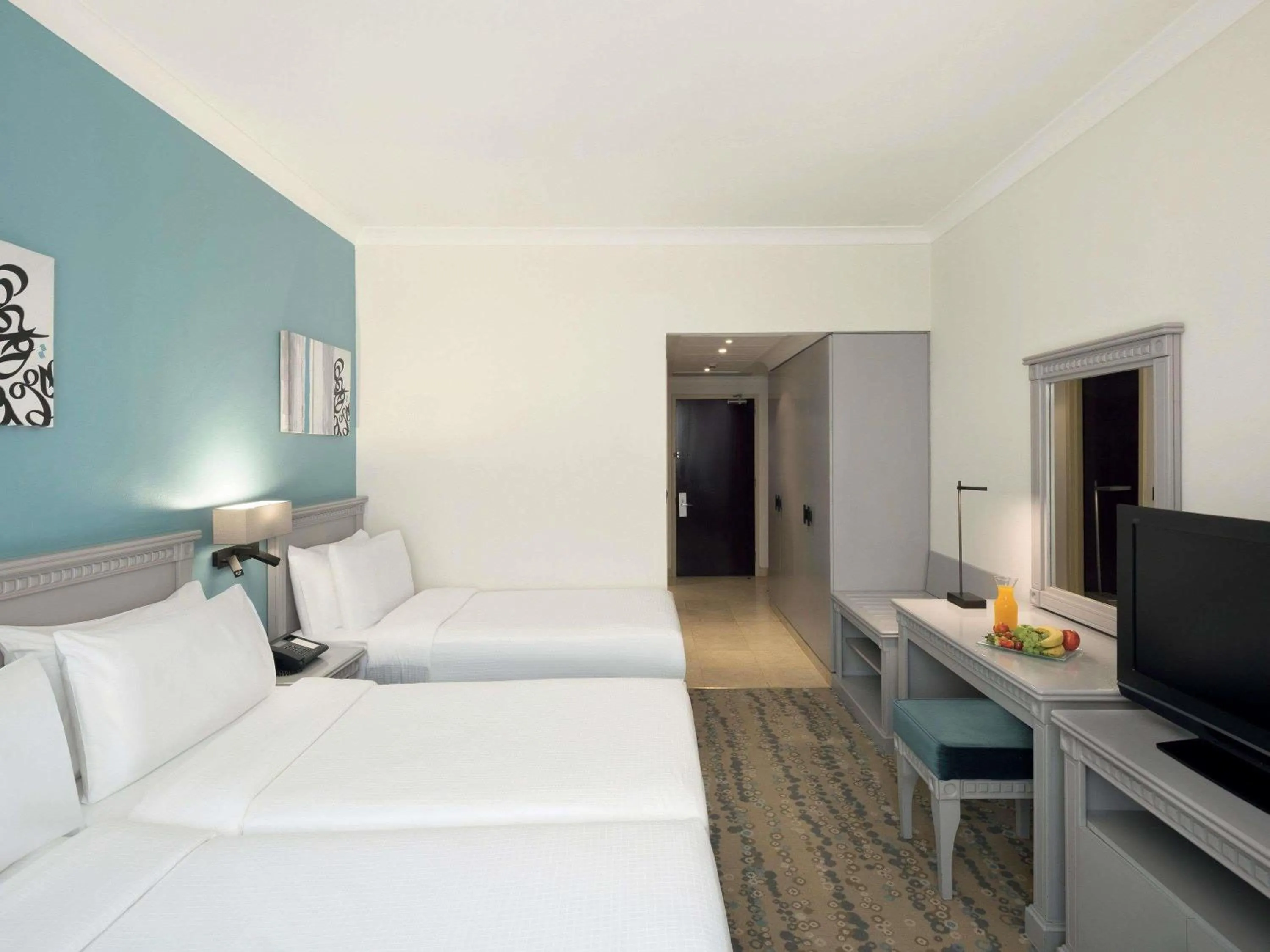 Bedroom, Bed in Anwar Al Madinah Mövenpick