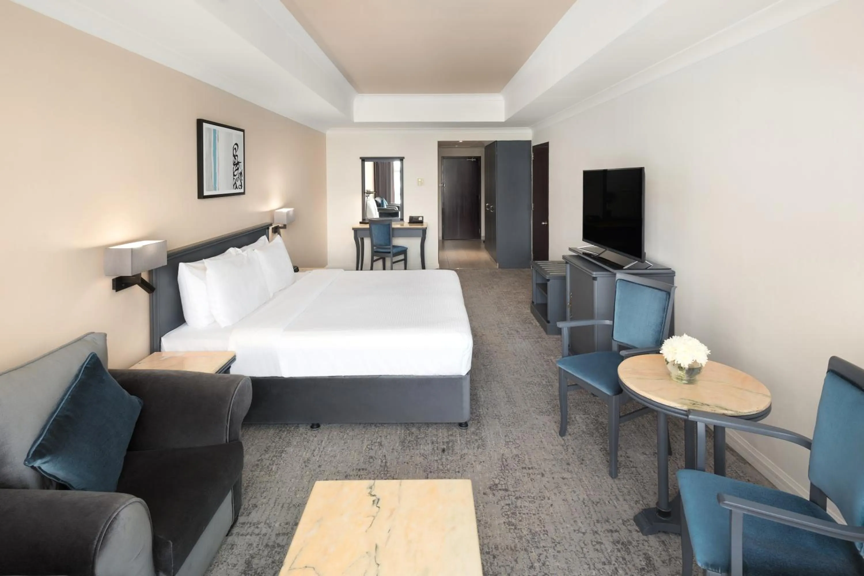 Photo of the whole room, Bed in Anwar Al Madinah Mövenpick