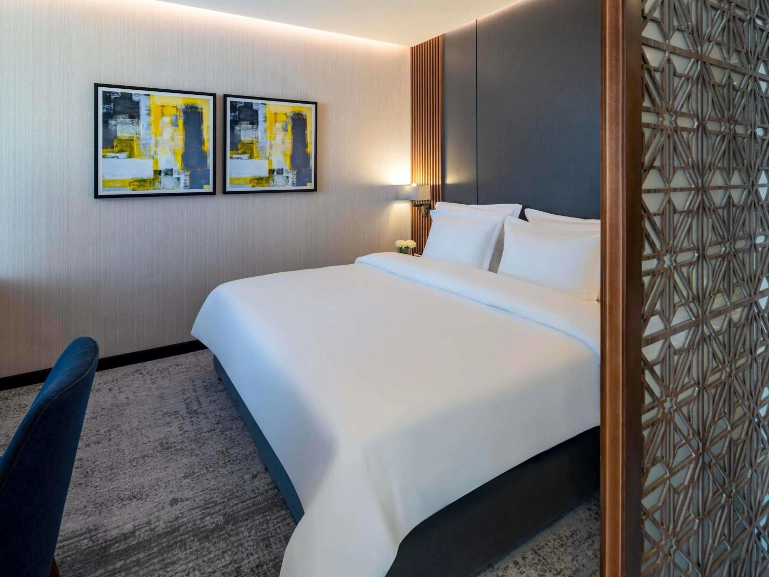 Junior Suite with Panoramic View in Anwar Al Madinah Mövenpick