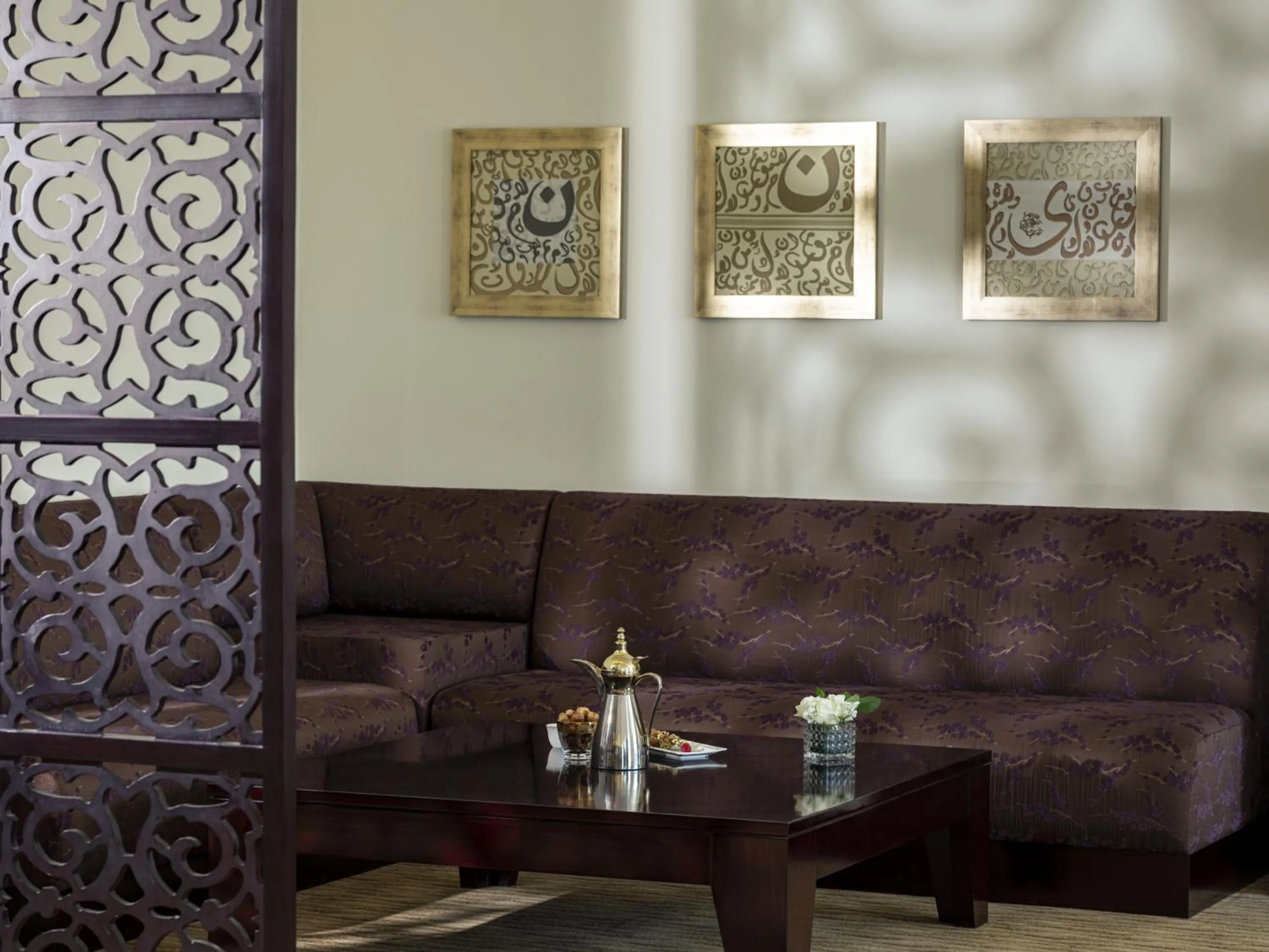Seating area in Anwar Al Madinah Mövenpick