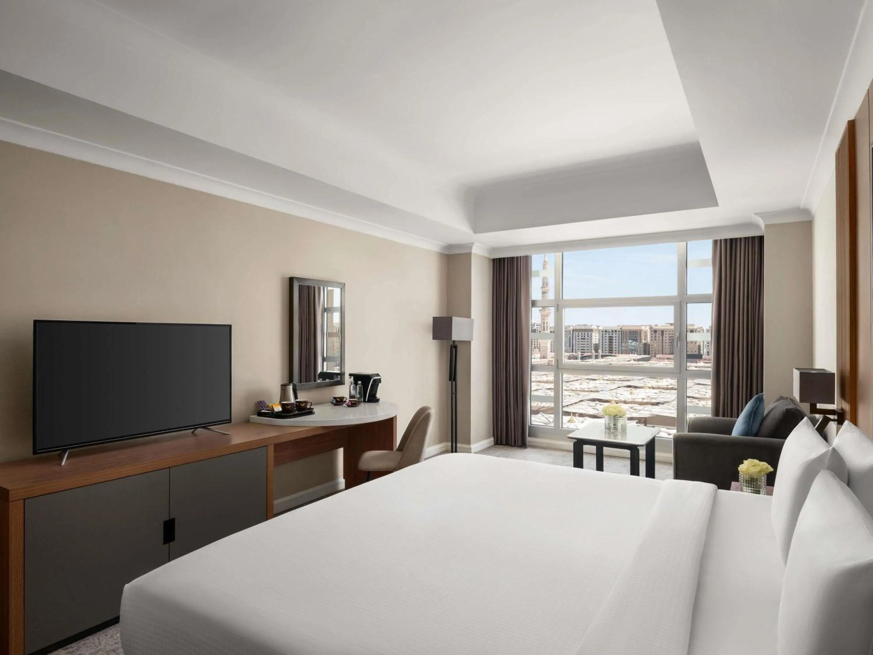 Bedroom, Bed in Anwar Al Madinah Mövenpick