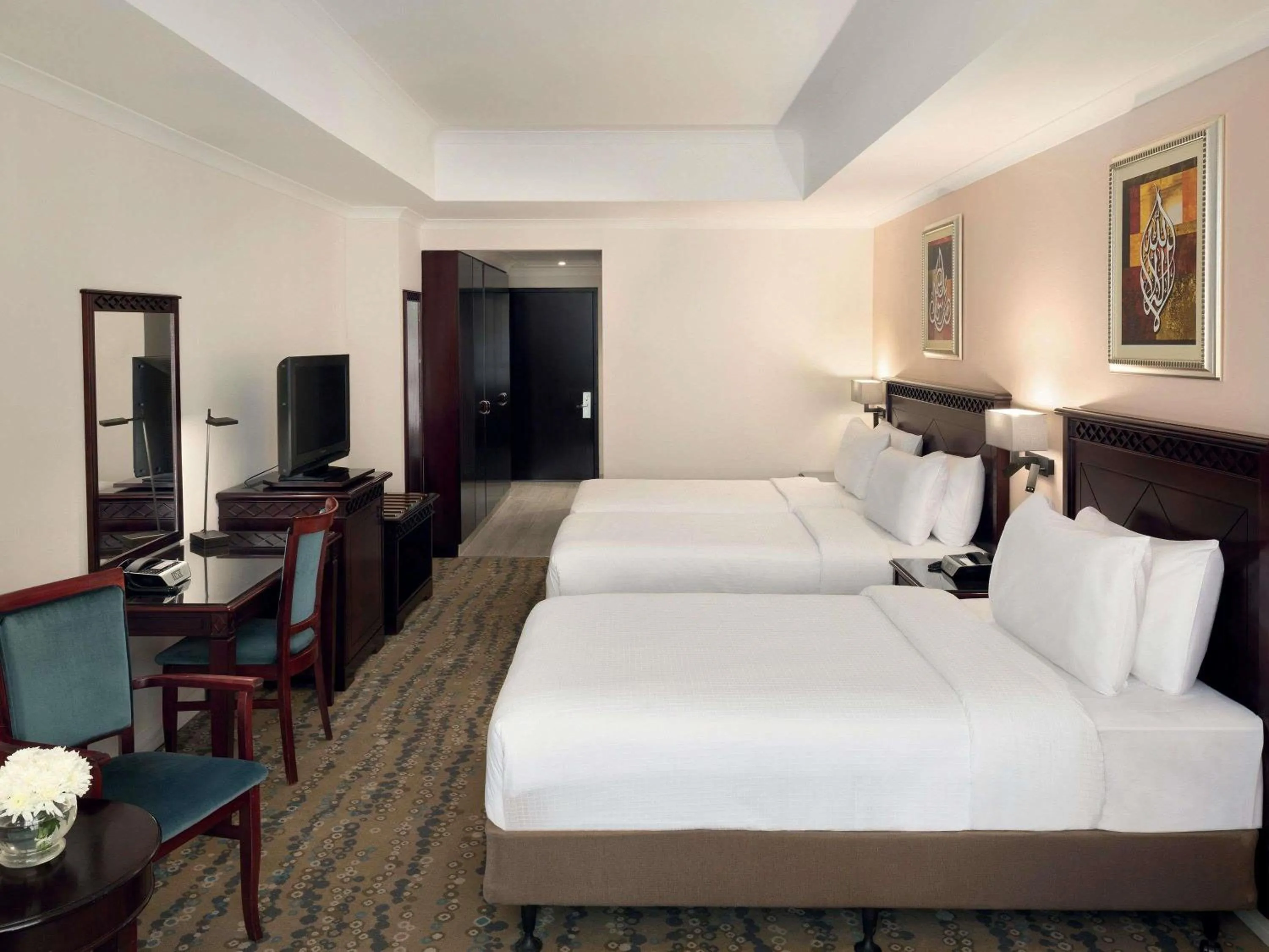 Bedroom, Bed in Anwar Al Madinah Mövenpick