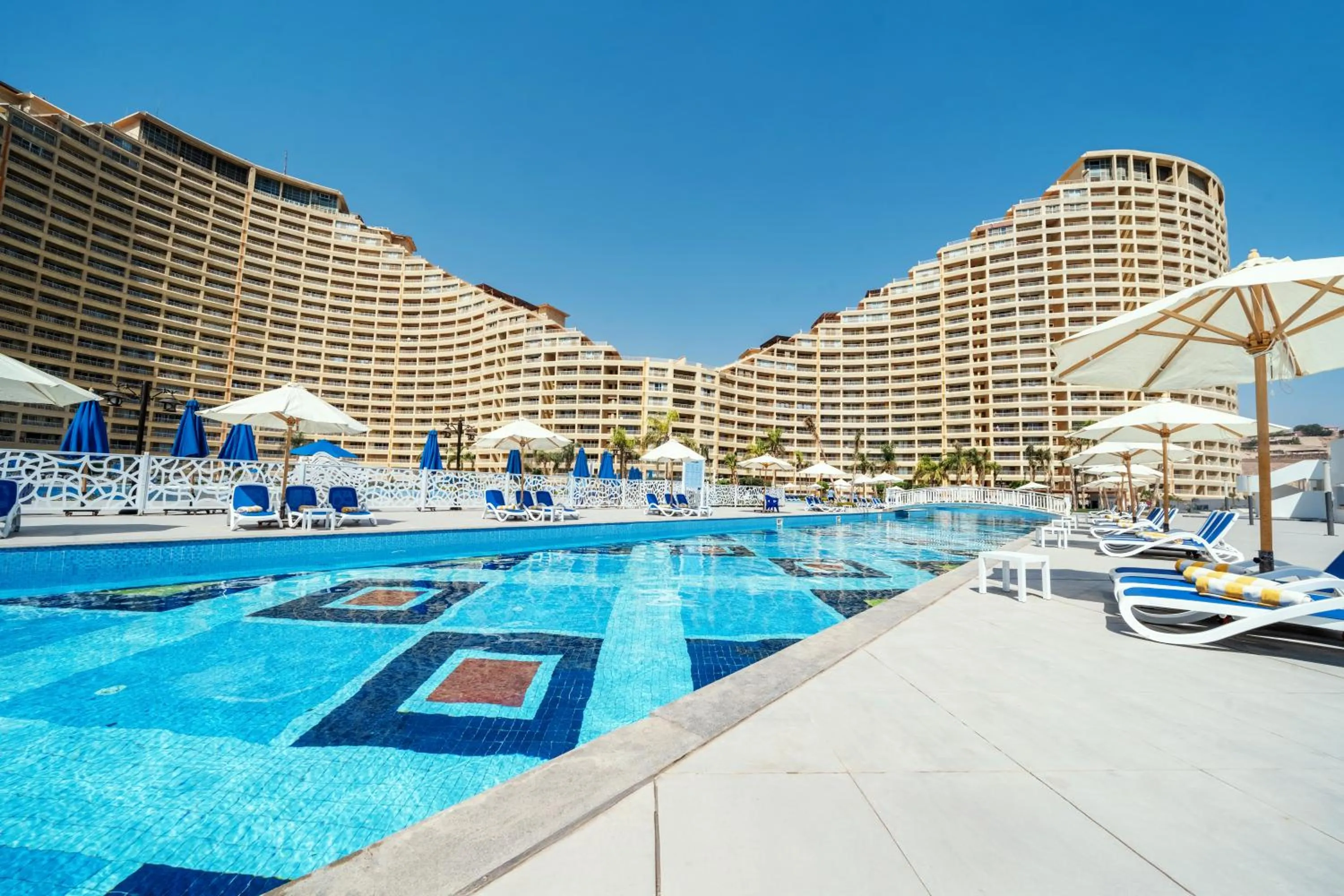 Swimming pool in Porto Sokhna Hotel & Spa